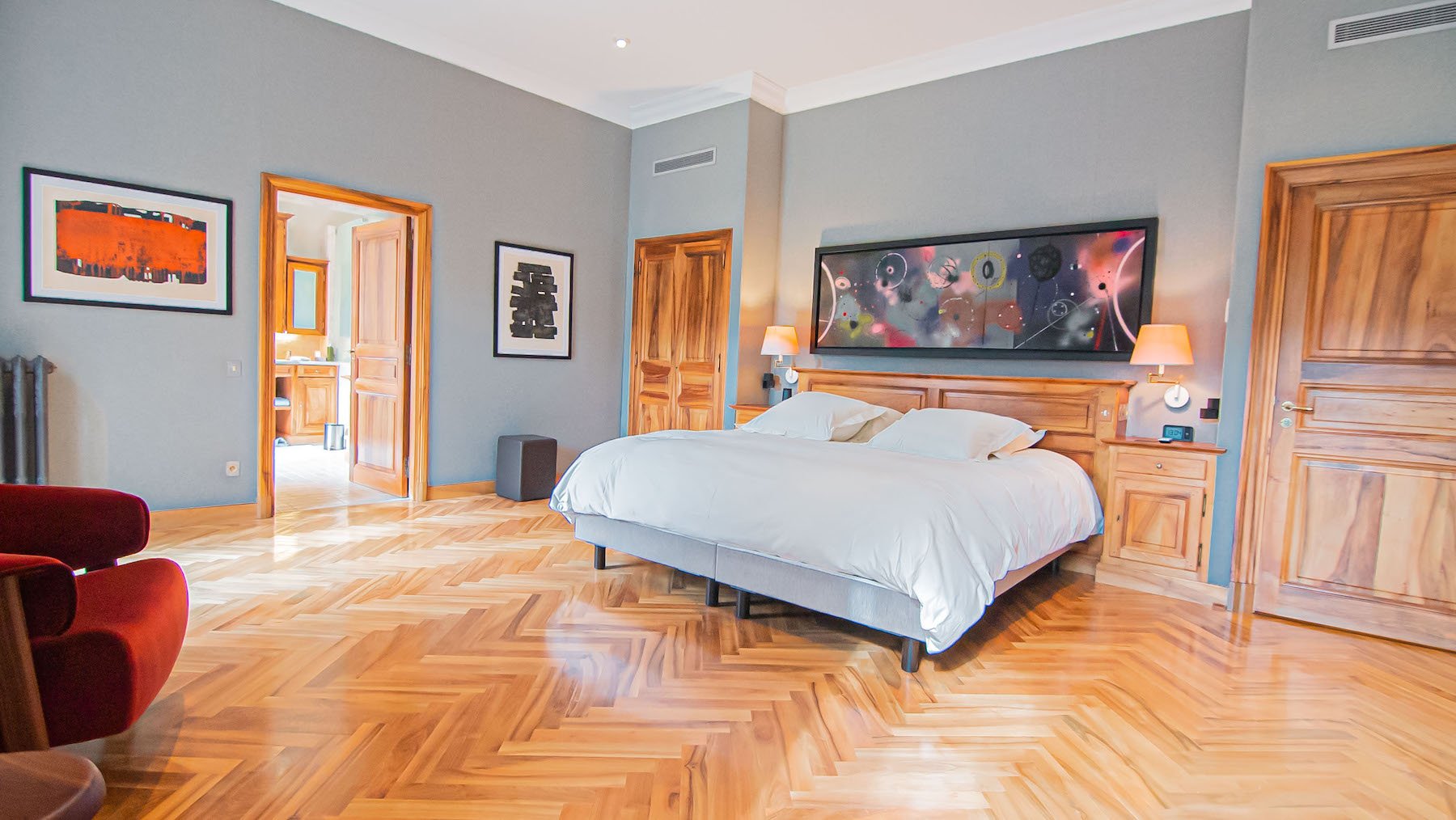 castle to rent in Europe bedroom