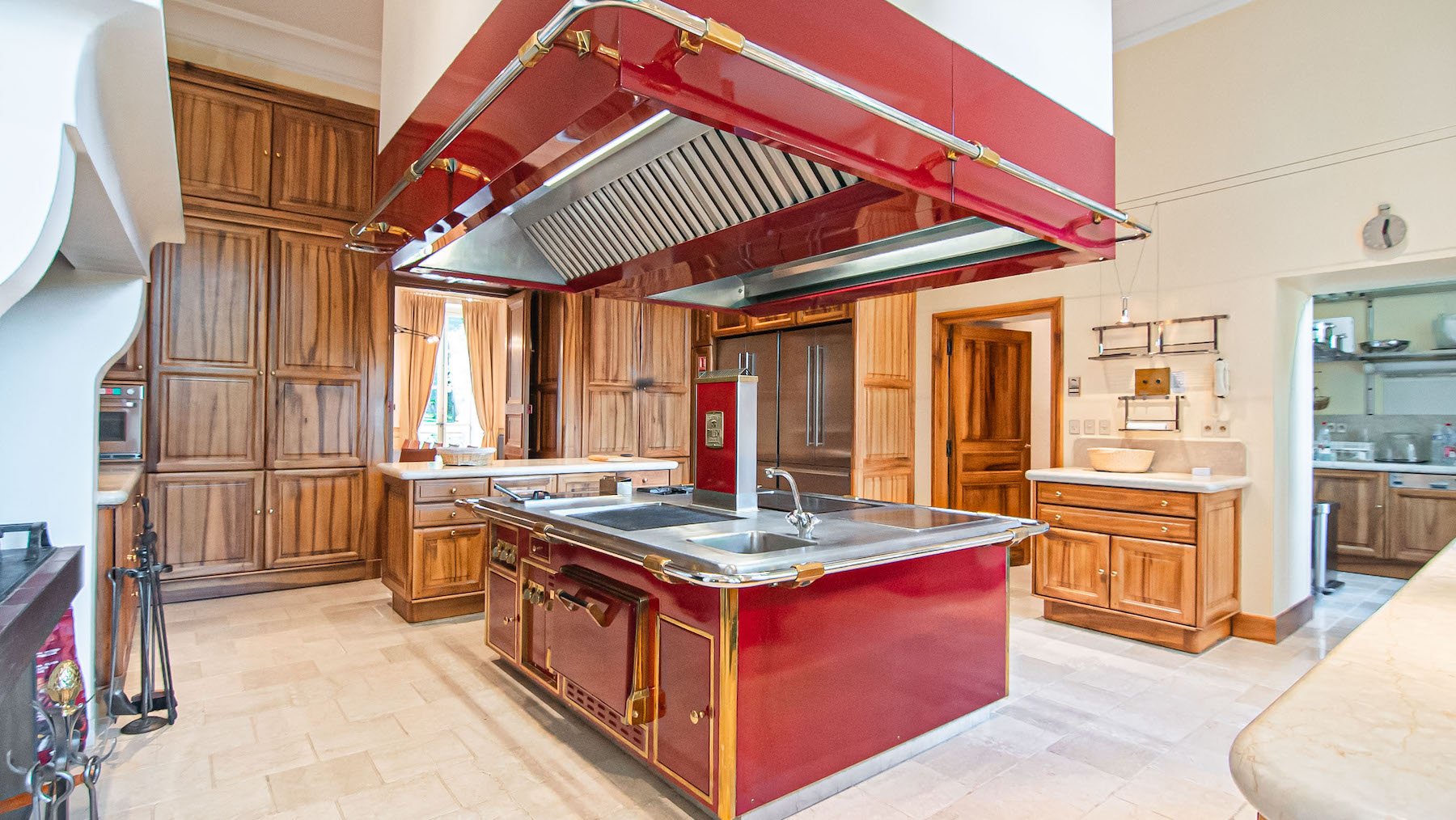 castle to rent in Europe kitchen