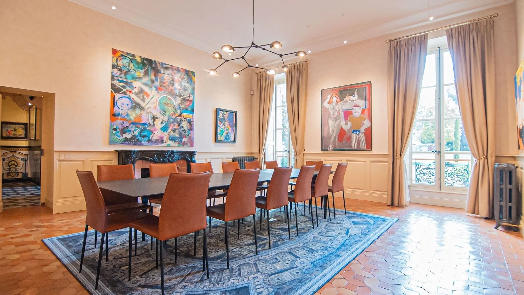 castle to rent in Europe dining room