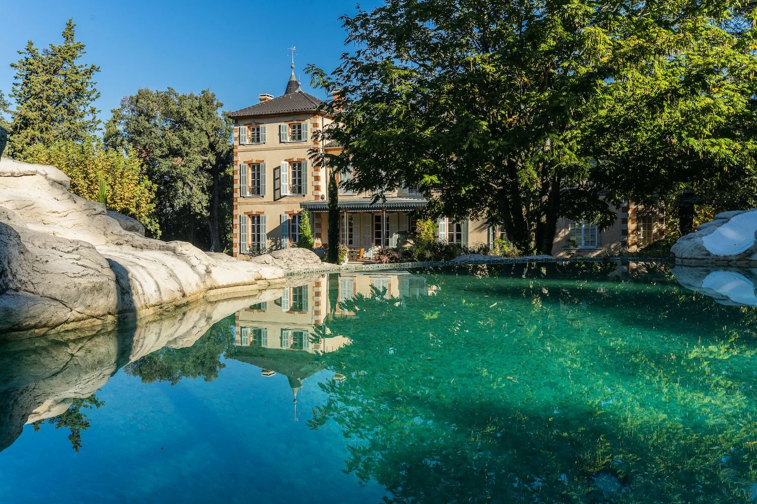 castle to rent in Europe with outdoor pool