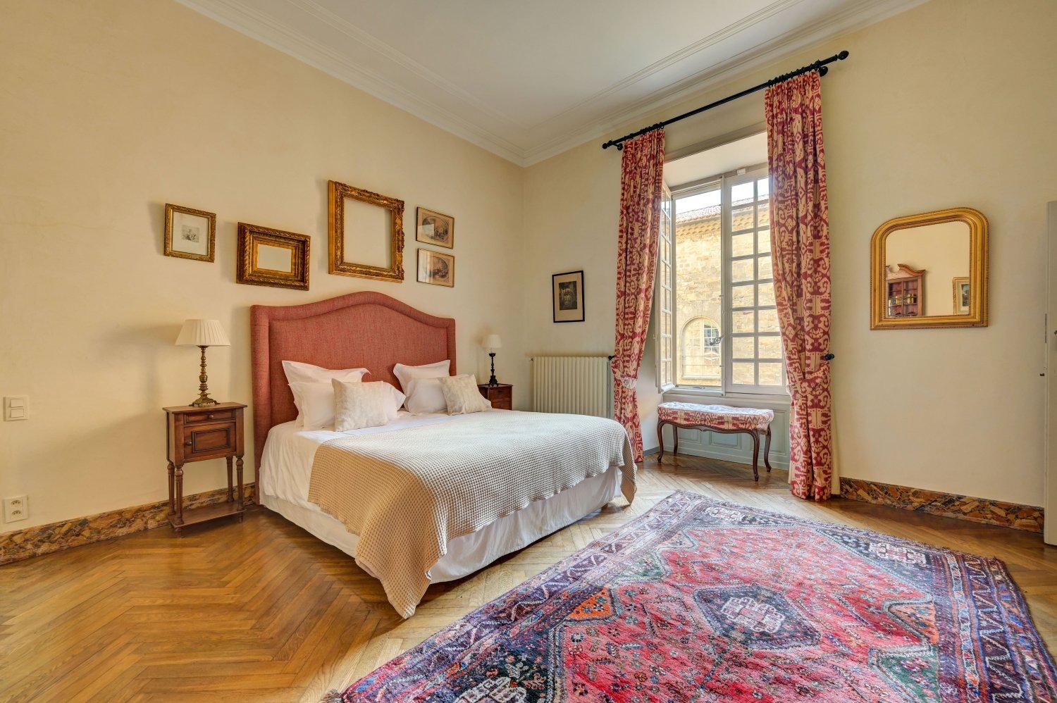castle to rent in Europe bedroom