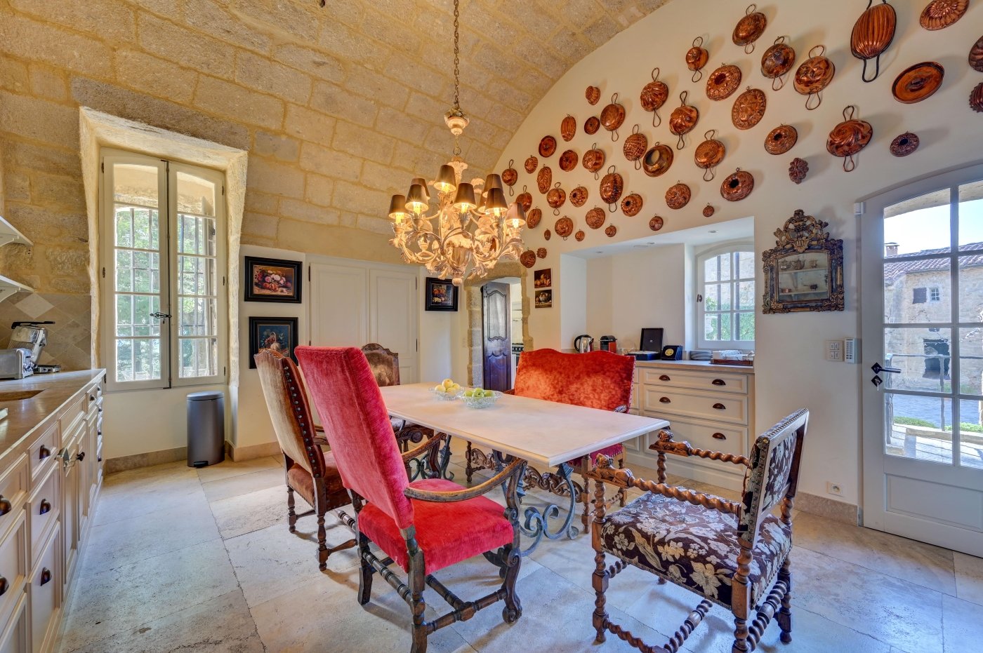 castle to rent in Europe kitchen