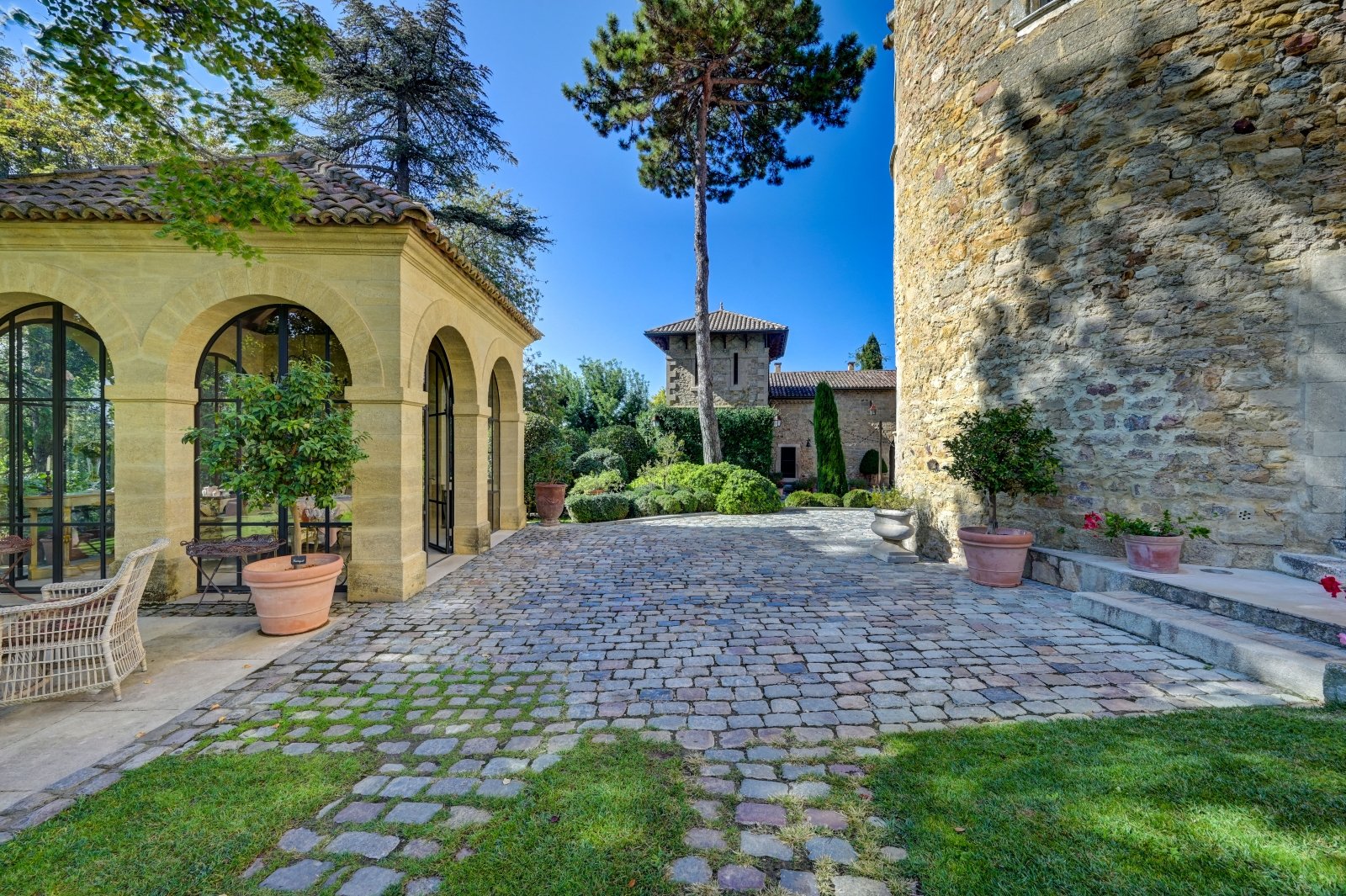 castle to rent in Europe garden