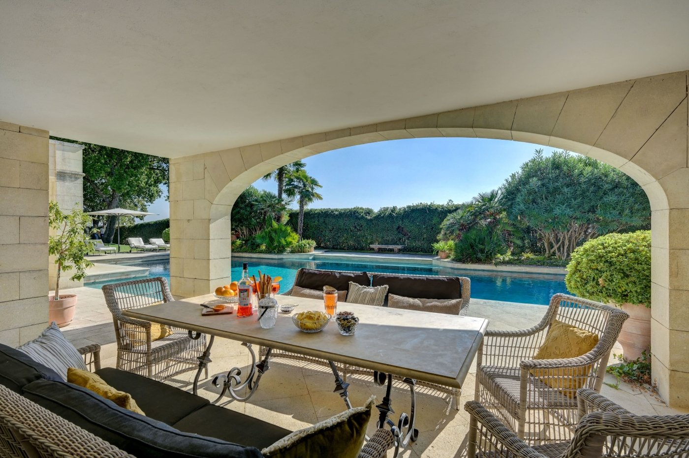 castle to rent in Europe pool house