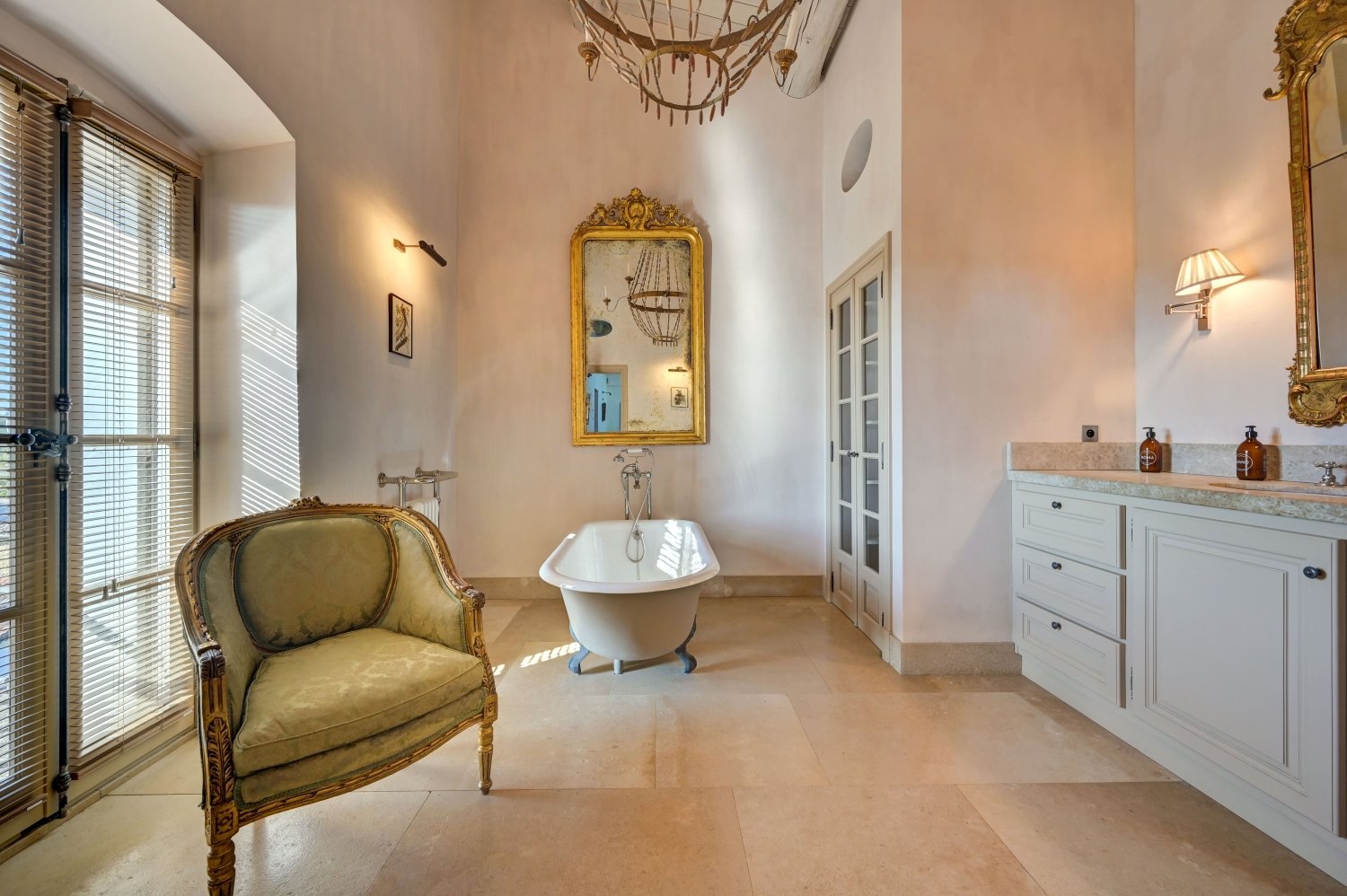castle to rent in Europe bathroom
