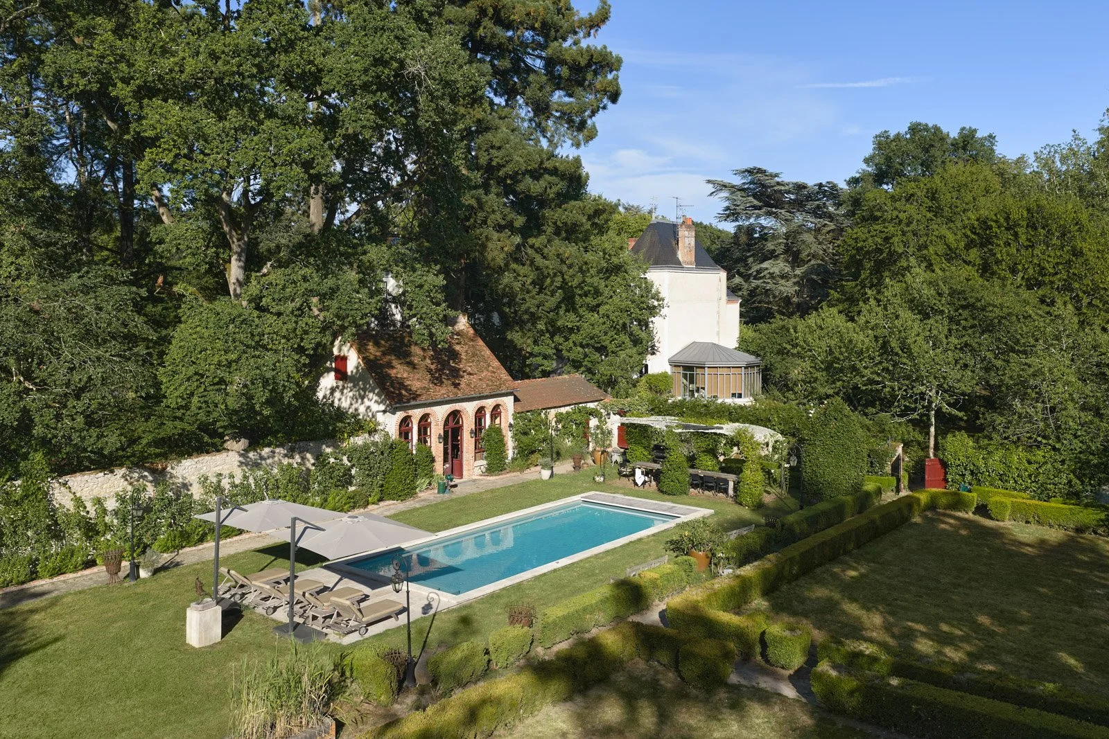 Villa-luxe-location-loire-piscine (2).jpg