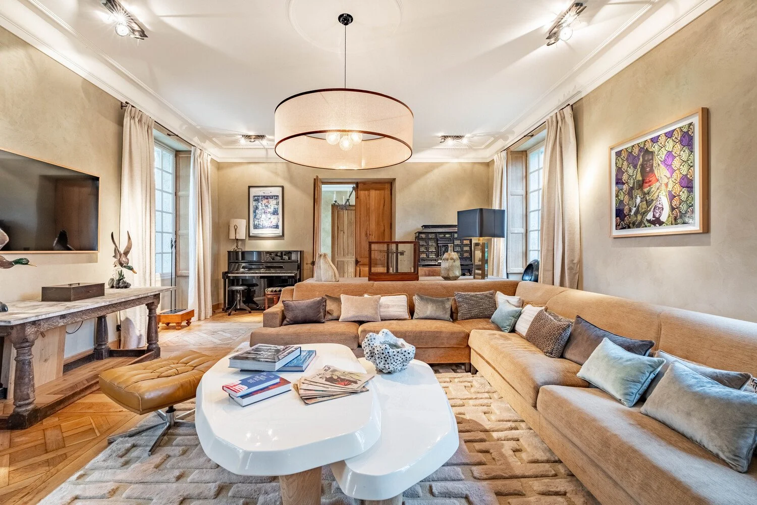 Luxury villa for rent in Thoiry near Paris