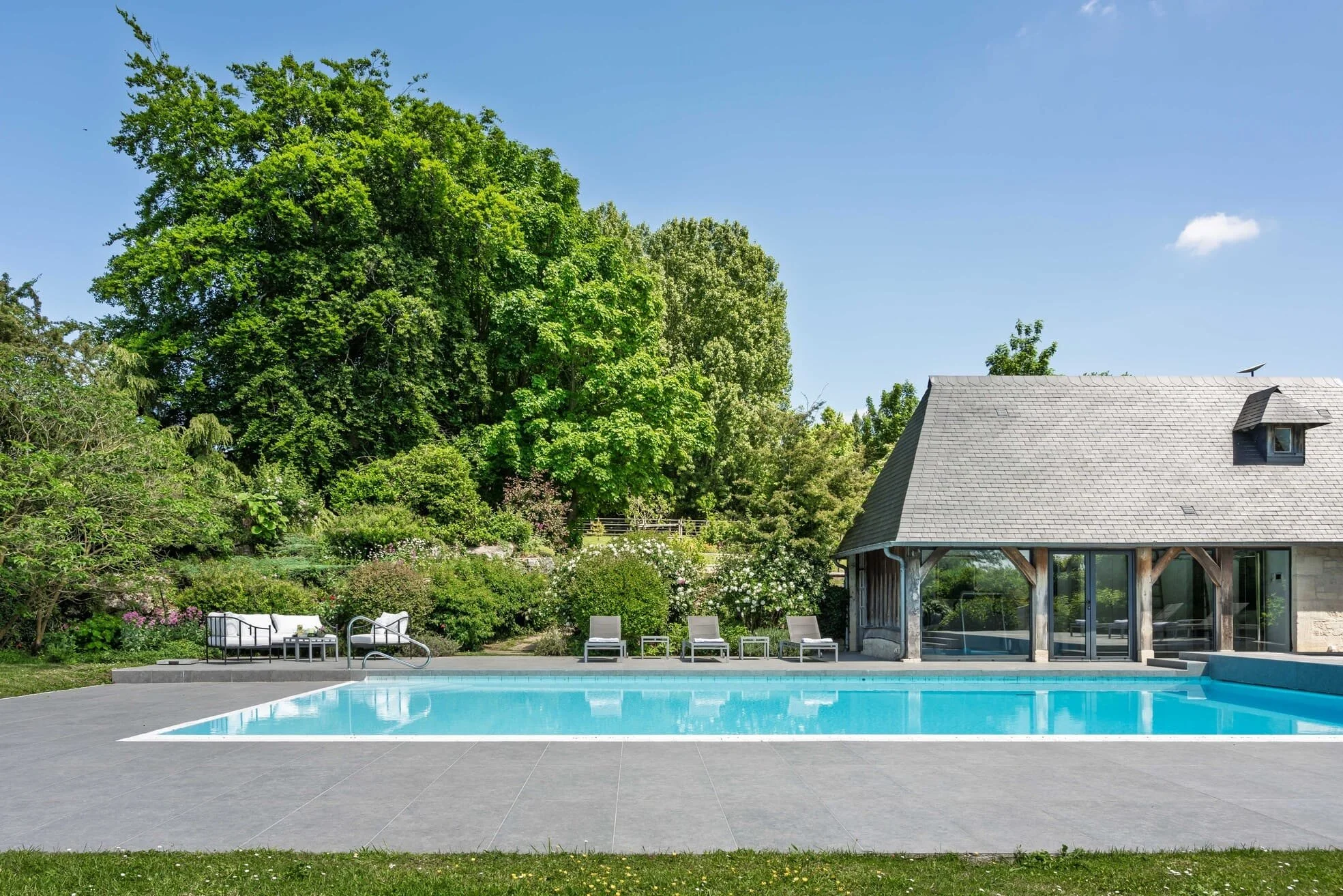 Luxury villa Bonneville swimming pool