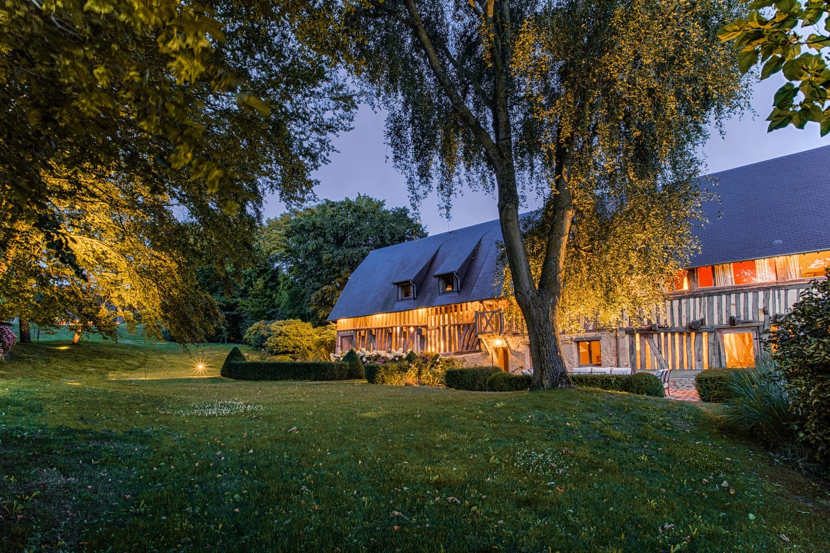 Luxury villa Bonneville garden