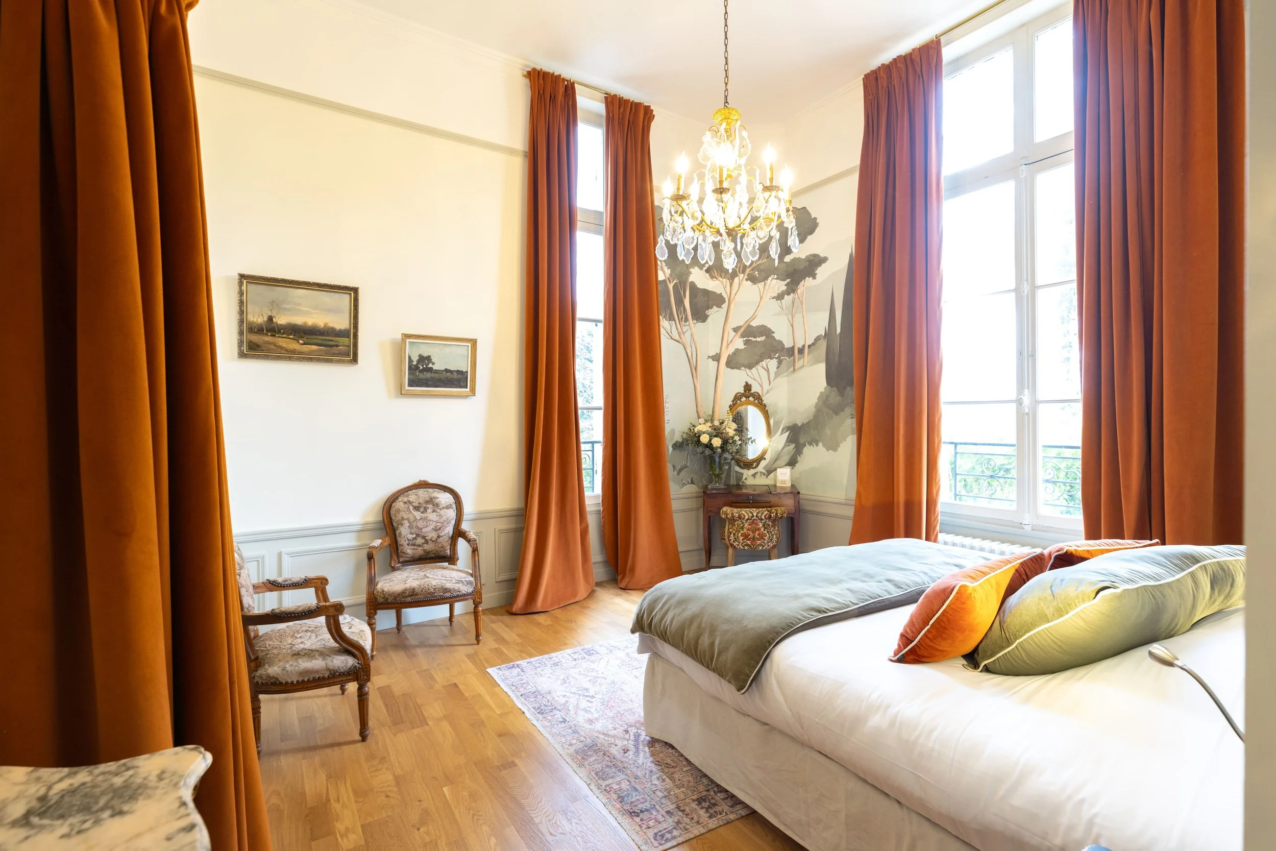 corporate retreat in a château in Vernon spacious bedroom