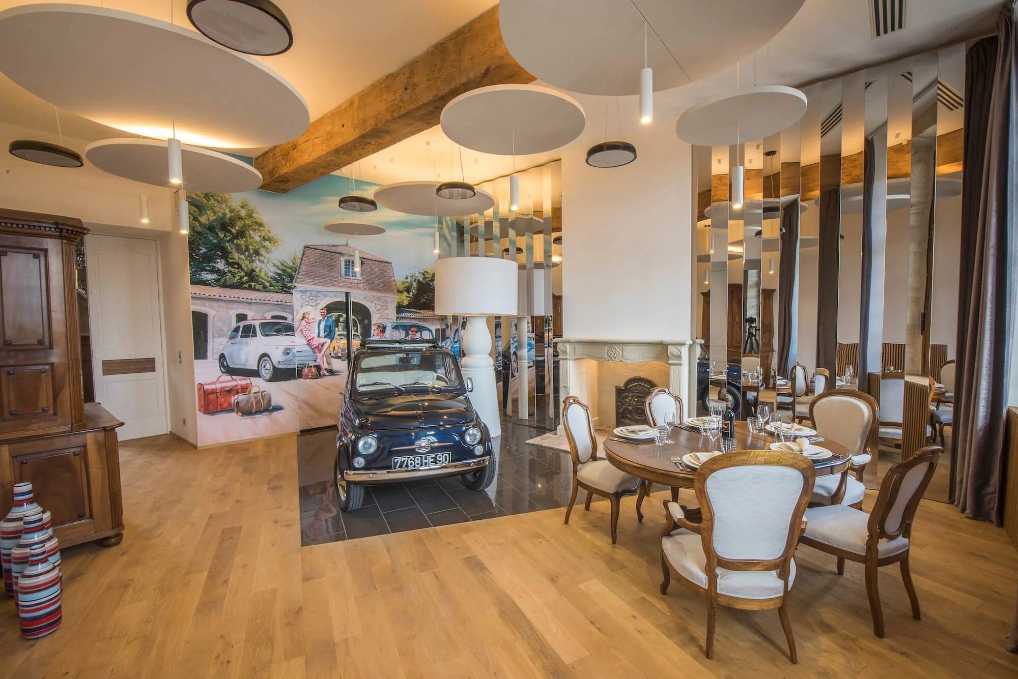 Gironde luxury villa dining room