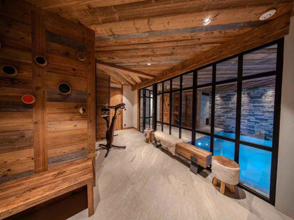 Luxury chalet in Val d'Isère village indoor pool