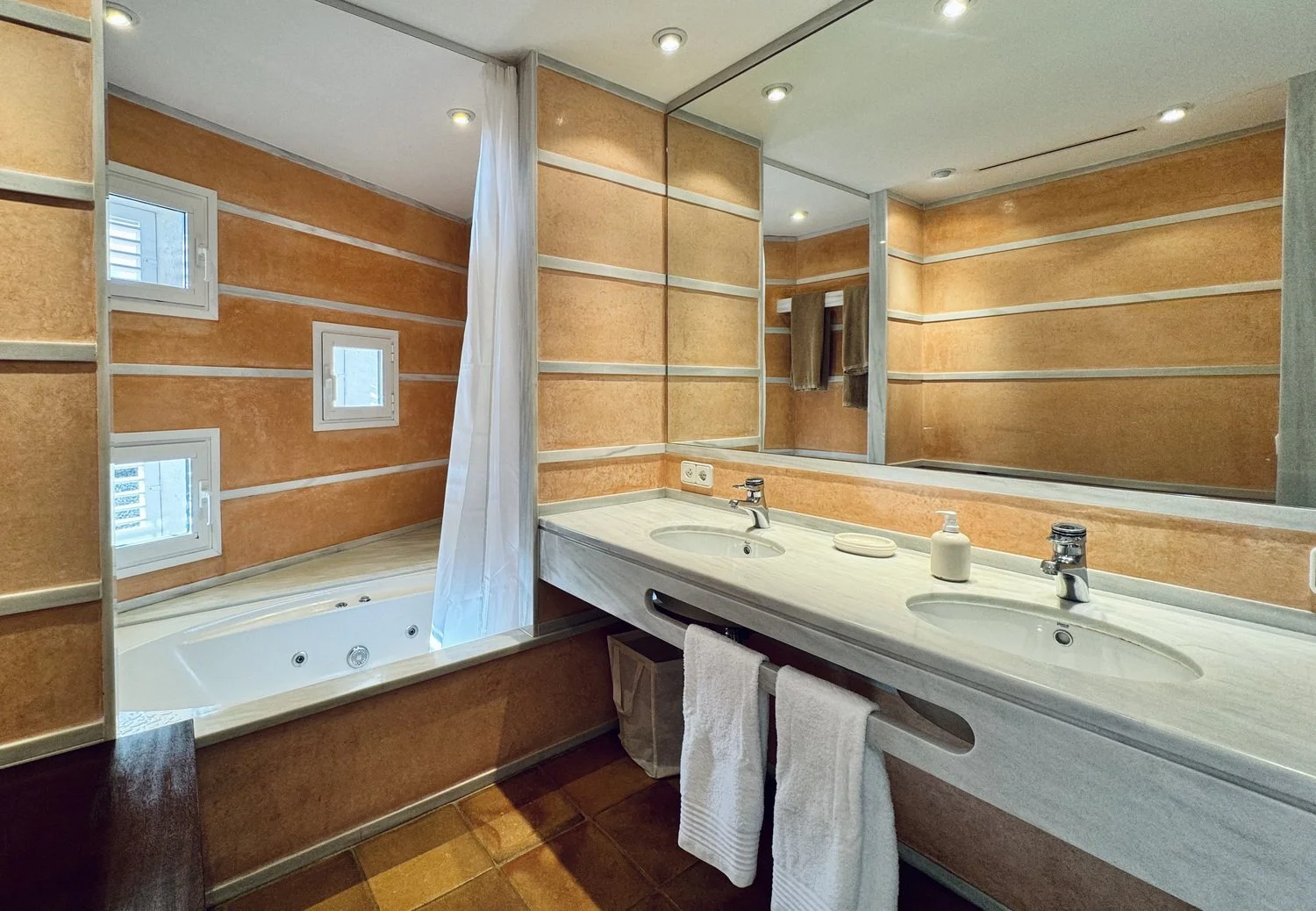 Luxury villa rental cadaques oliveres bathroom