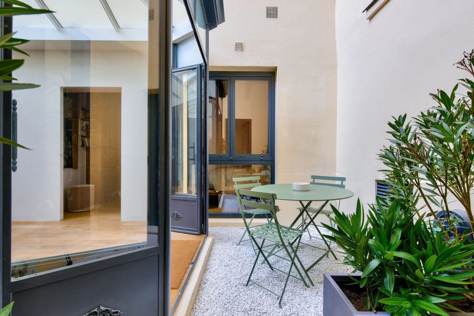 home paris saint sulpice private patio