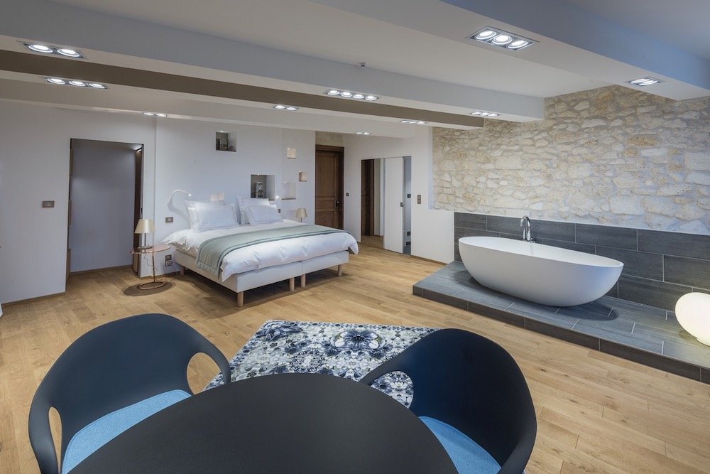 luxury villa Gironde bedroom