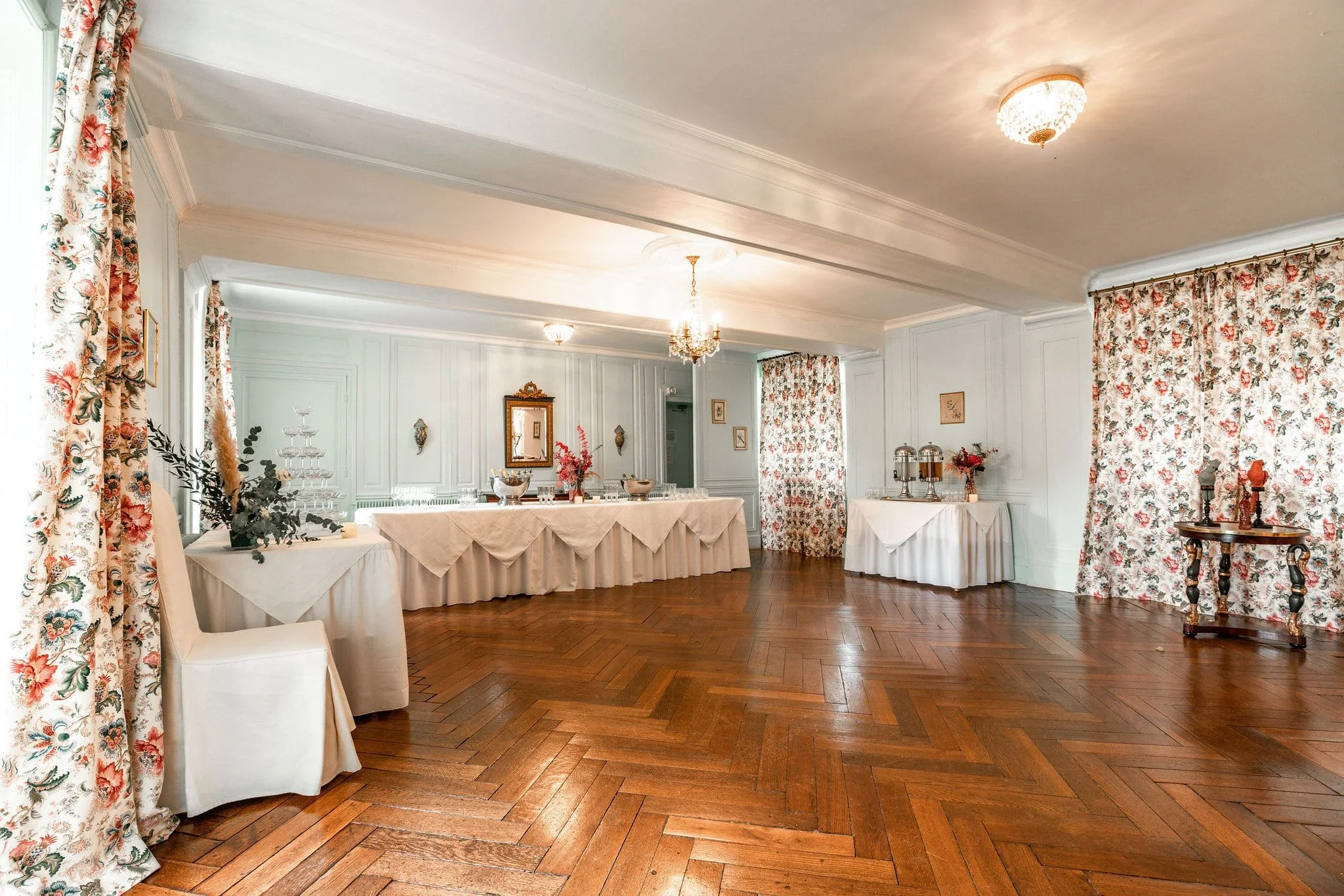 corporate retreat in a château in Vernon meeting room