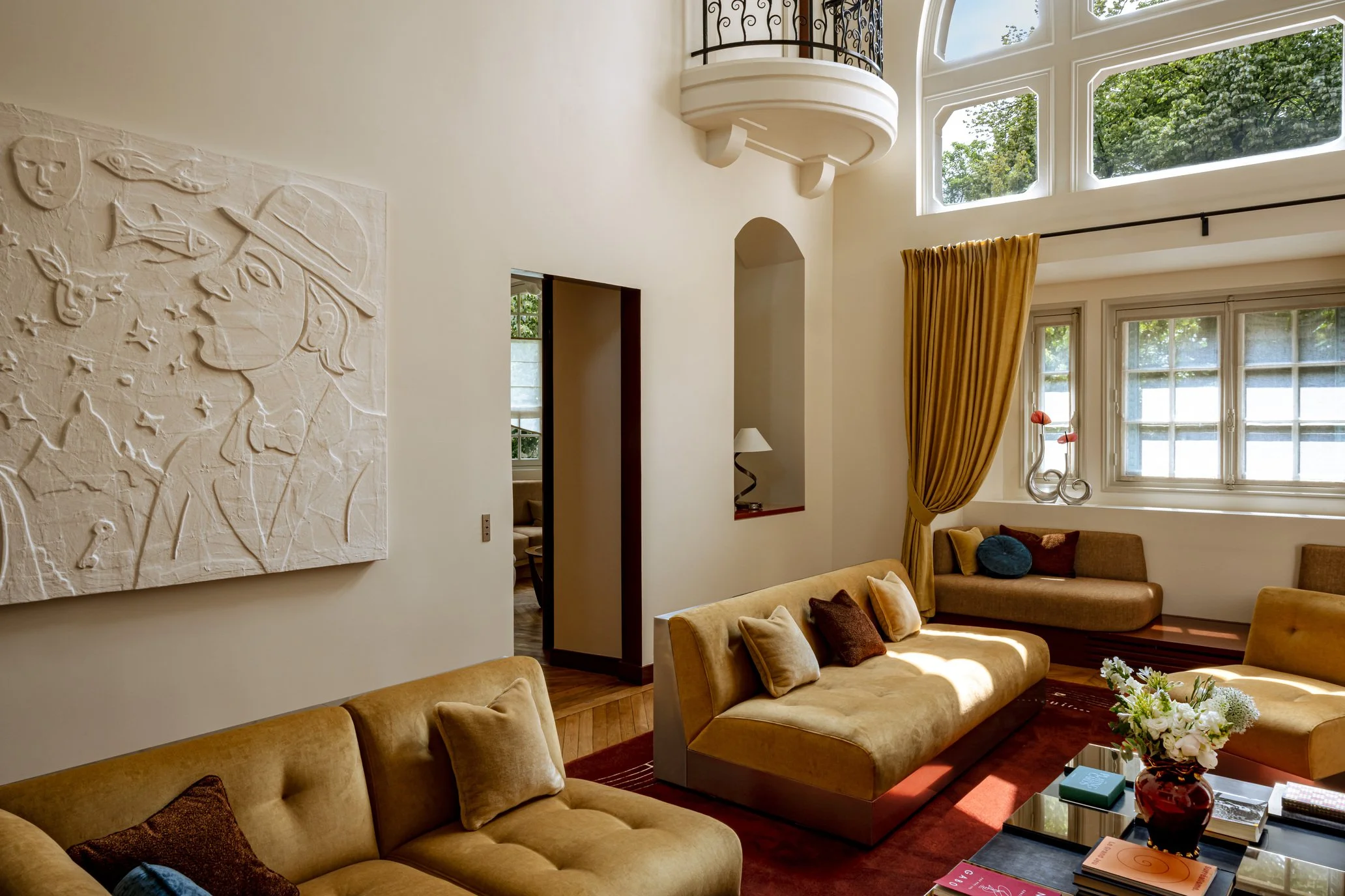 luxury house for rent in Paris Montmartre living room