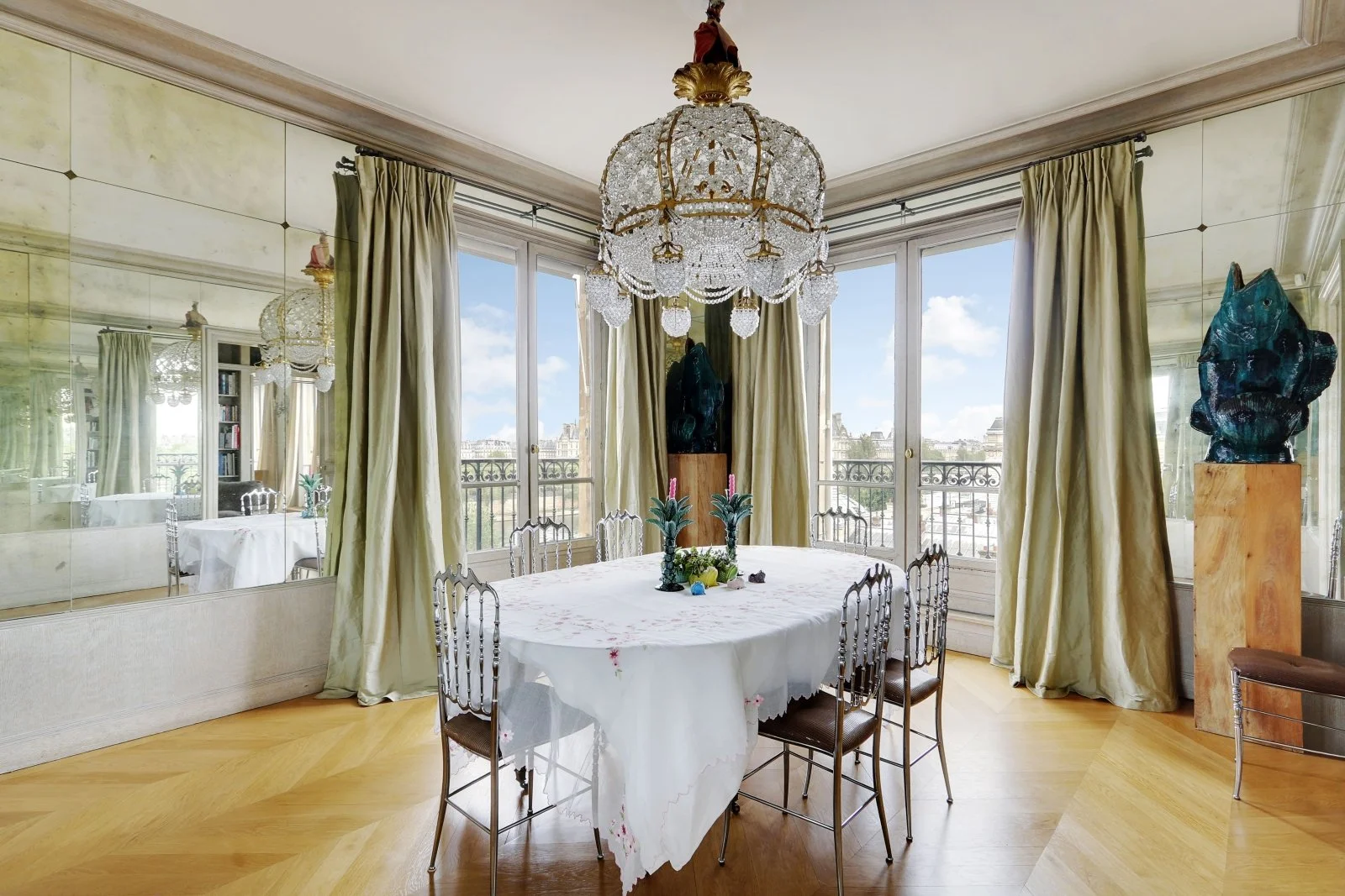 Luxury short term rentals Paris Solferino