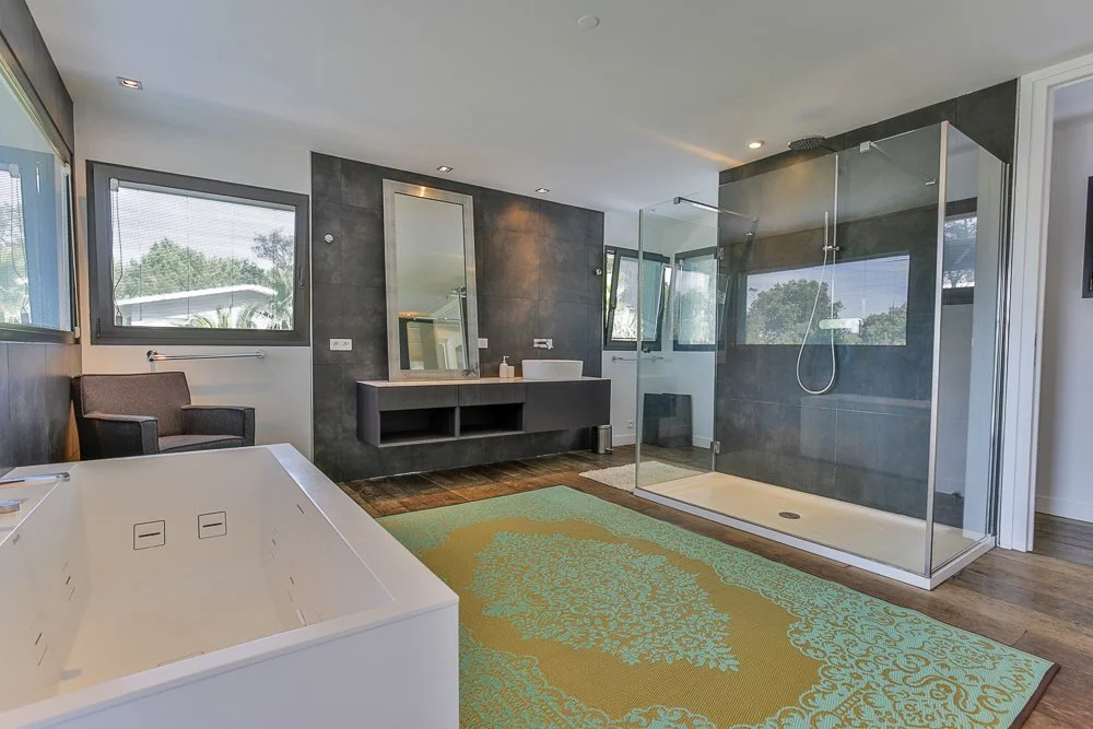 Hossegor luxury villa bathroom