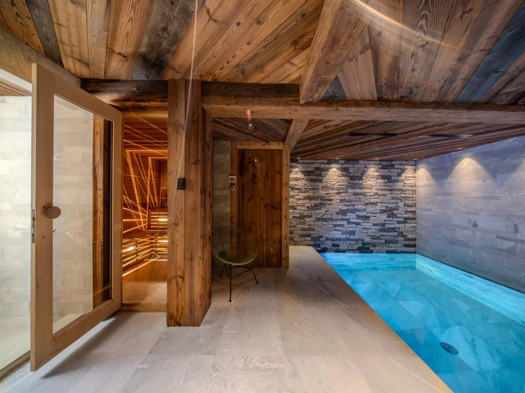Luxury chalet in Val d'Isère village indoor pool