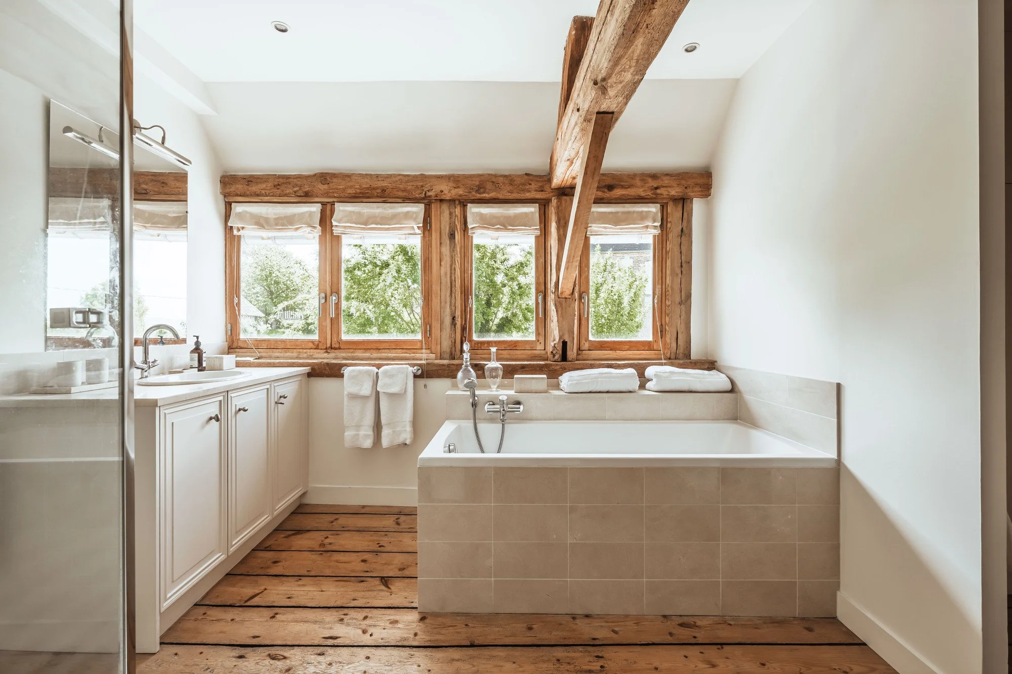 Luxury villa Bonneville bathroom