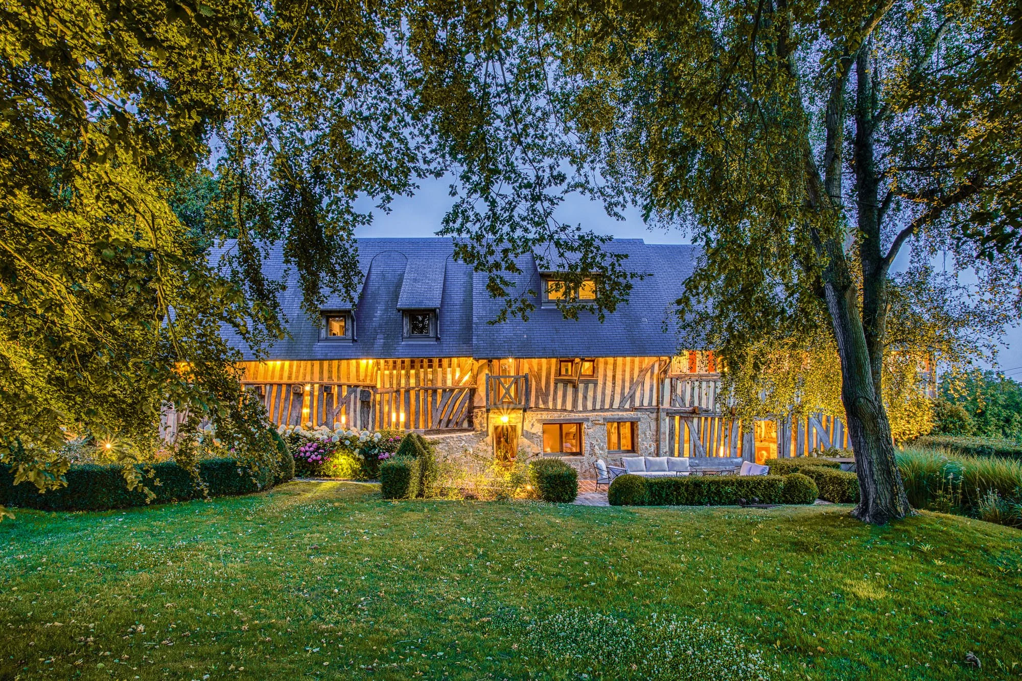 Luxury villa Bonneville garden