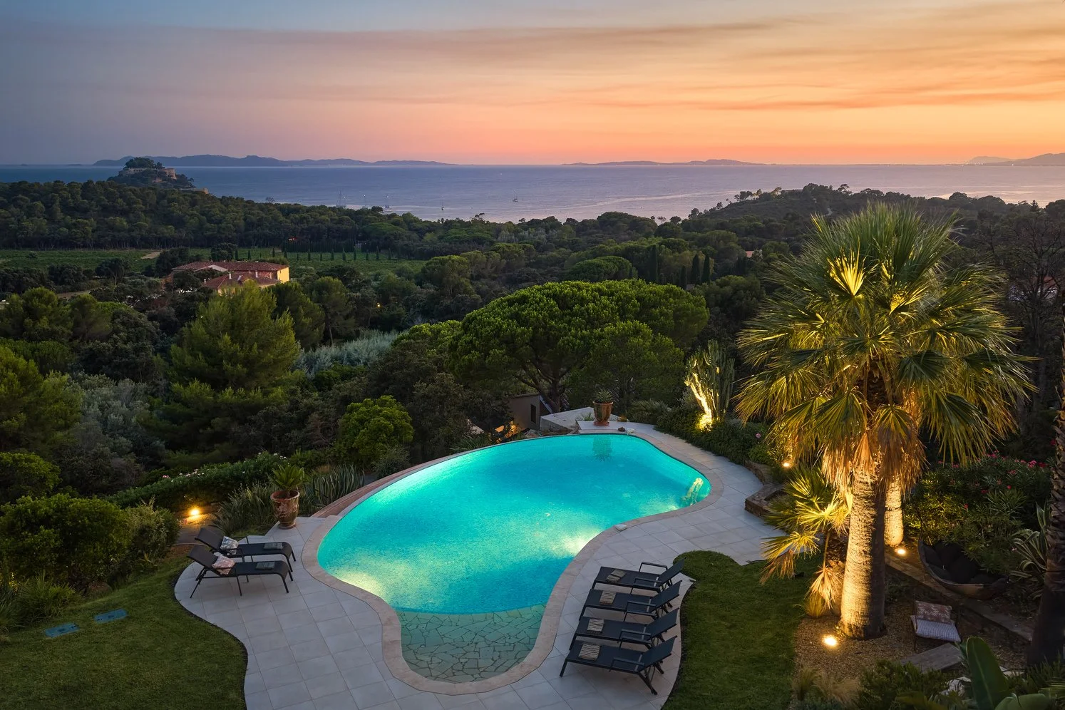 luxury villa in South of France in Bormes les Mimosas overlooking the sea