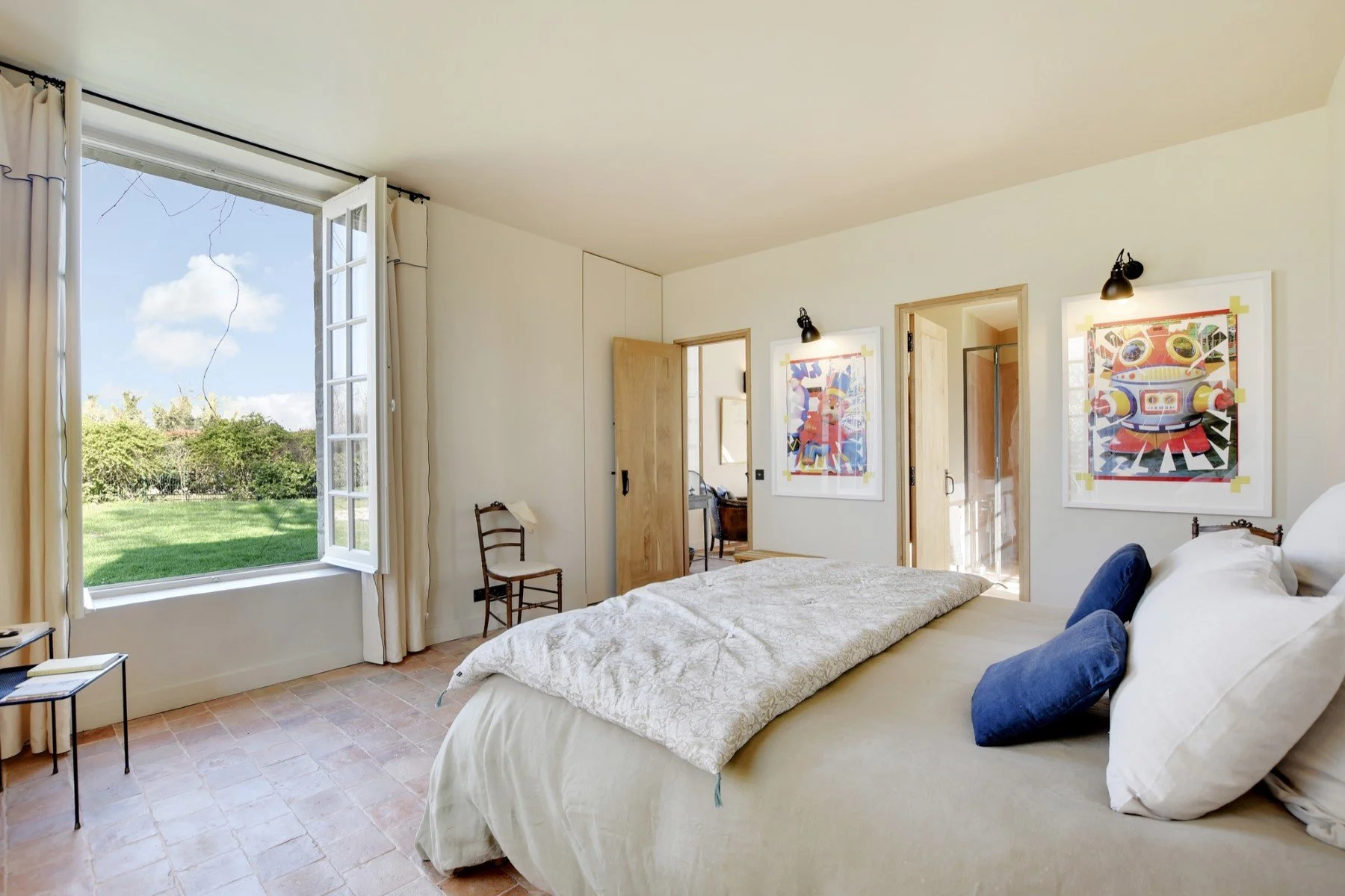 Wedding in Thoiry near Paris bedroom