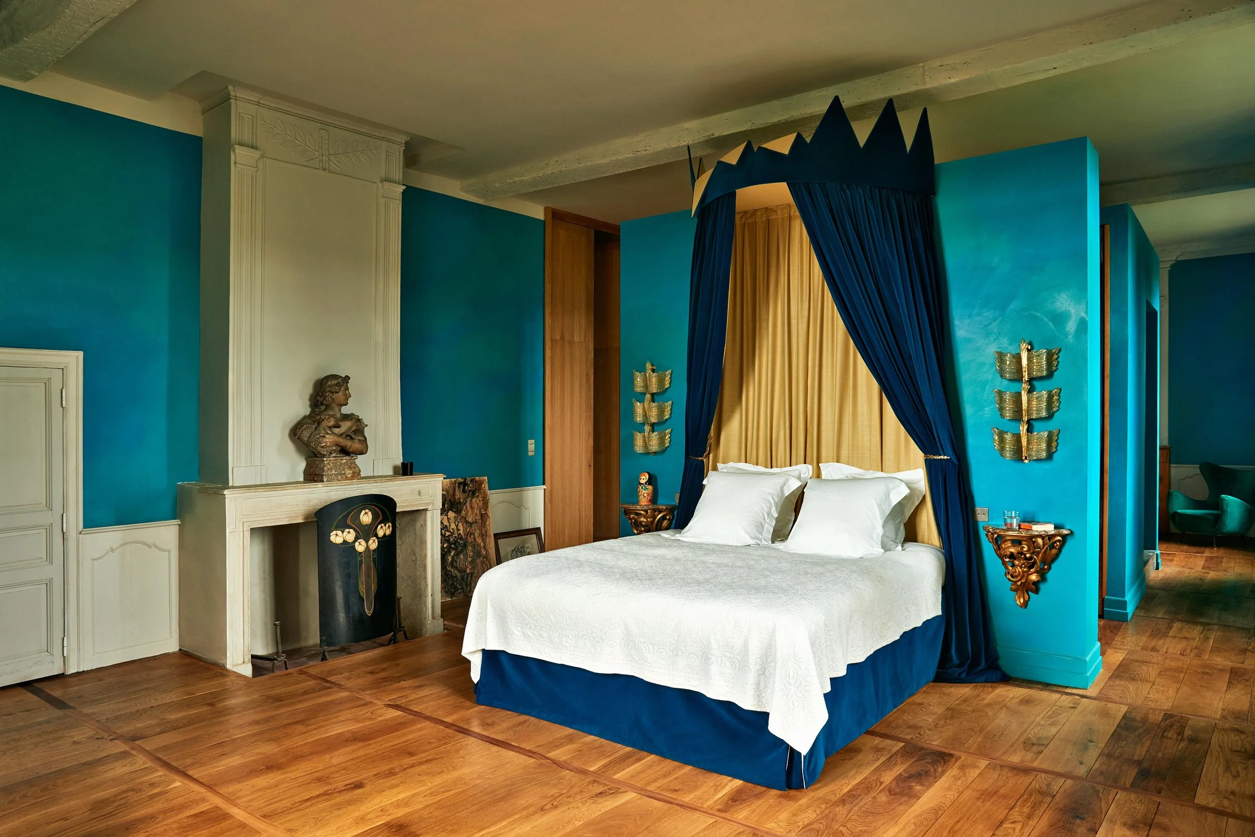 luxury chateau Dordogne bedroom