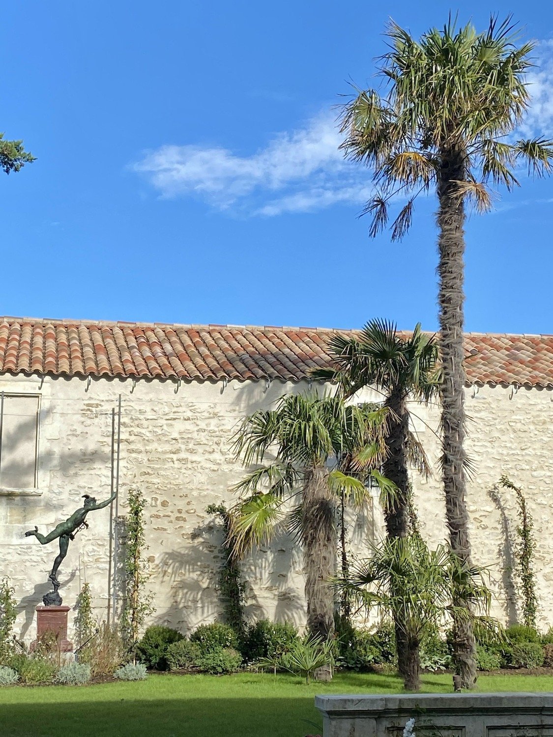 luxury villa Île de Ré garden