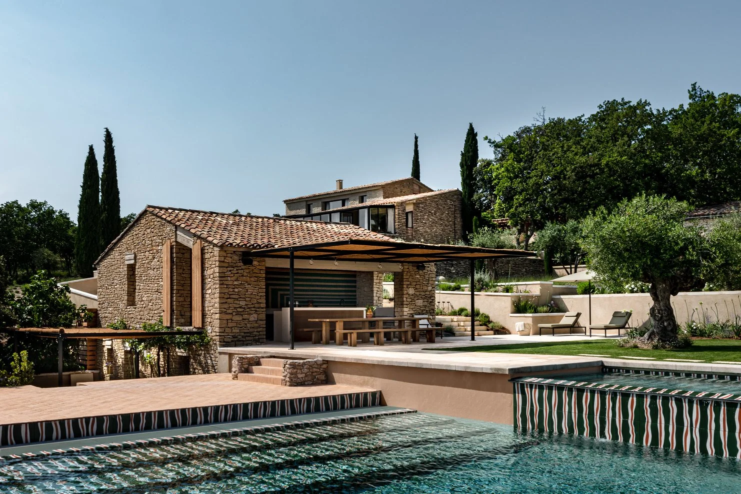Luxury villa for rent in Provence in Gordes outdoor pool