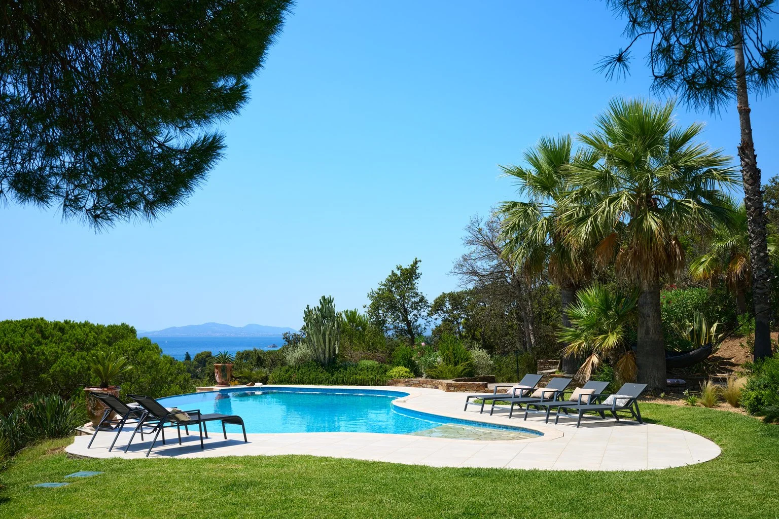 luxury villa in South of France in Bormes les Mimosas overlooking the sea