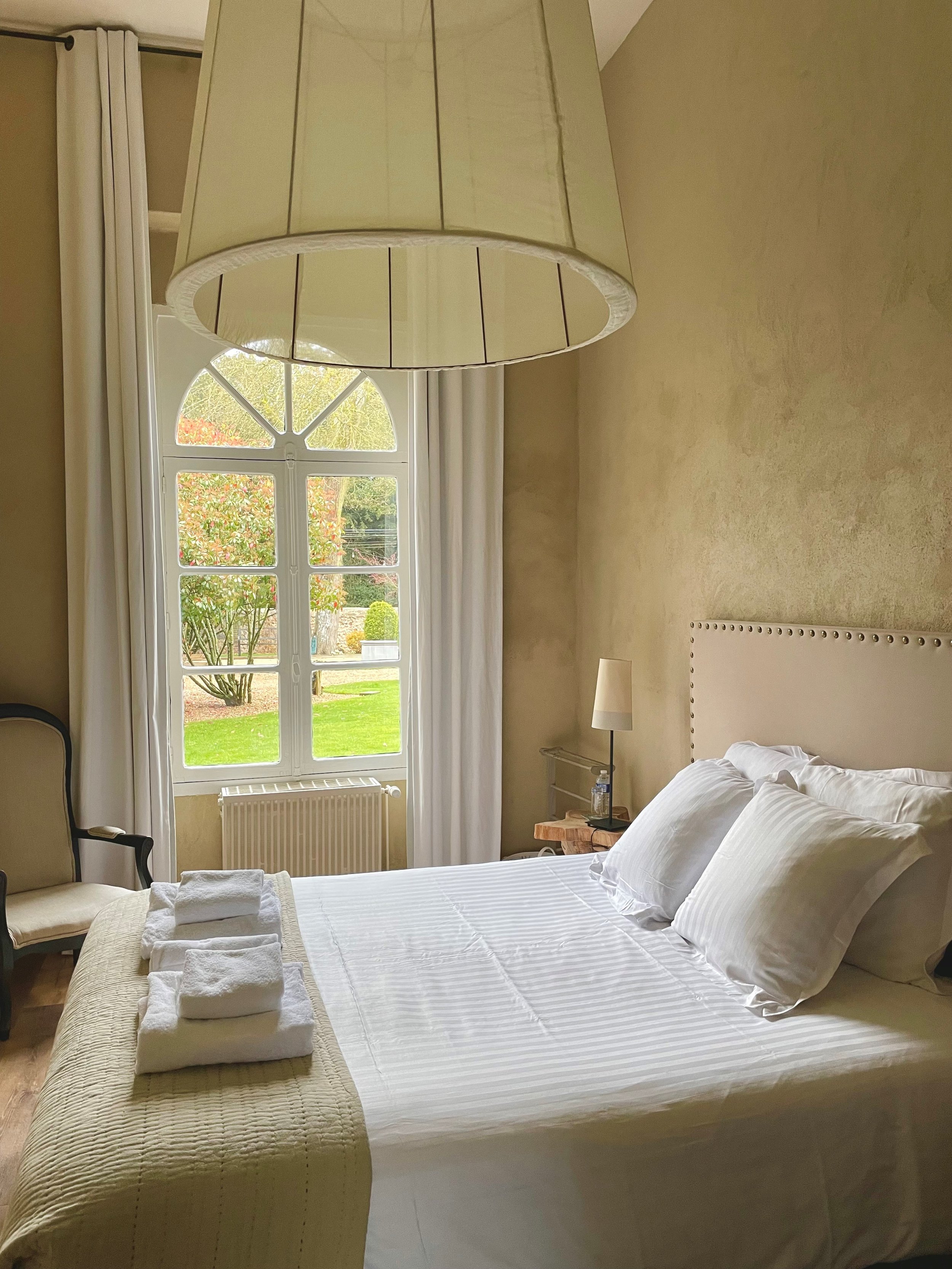 Ville near Paris bedroom