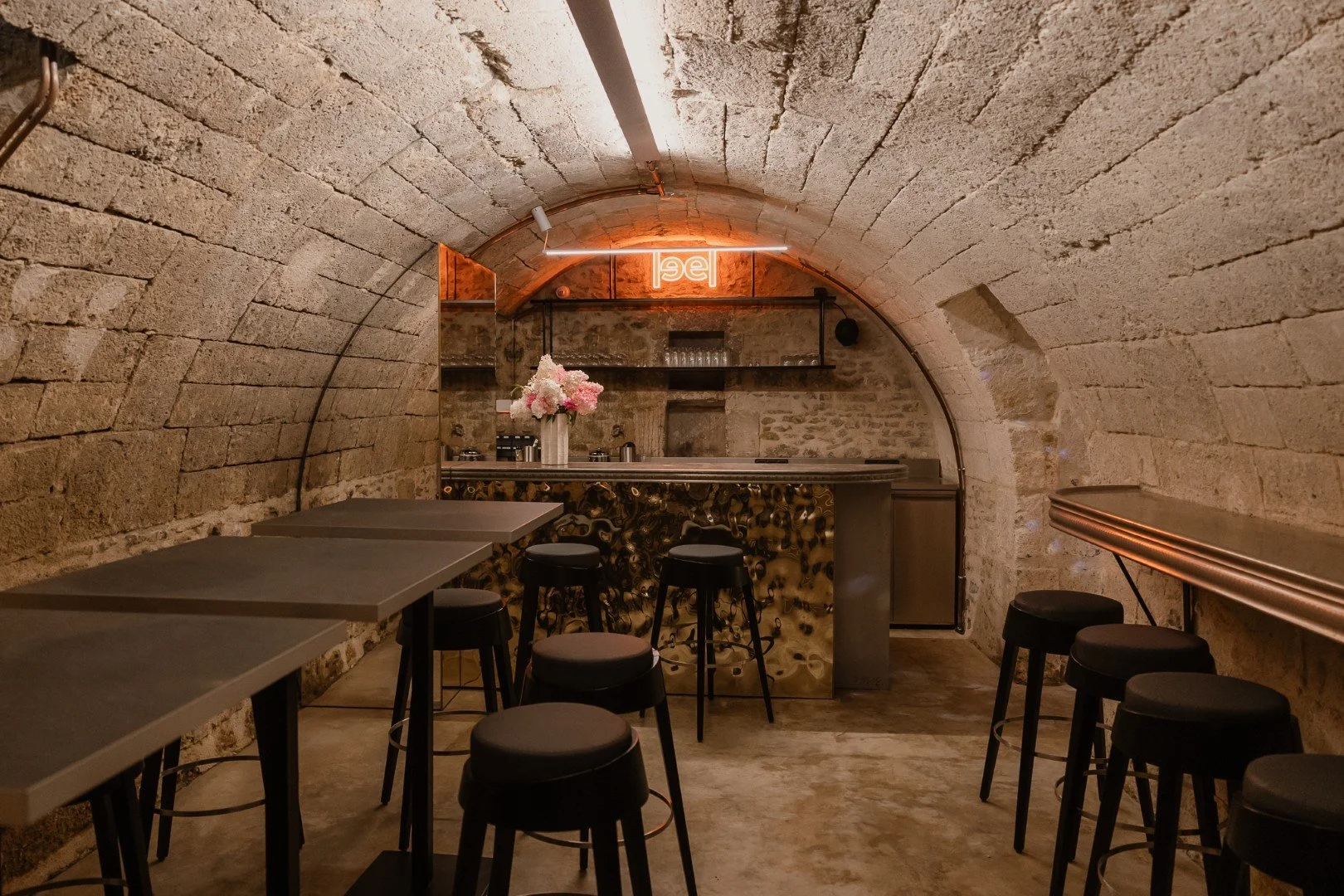 luxury villa vexin bar 