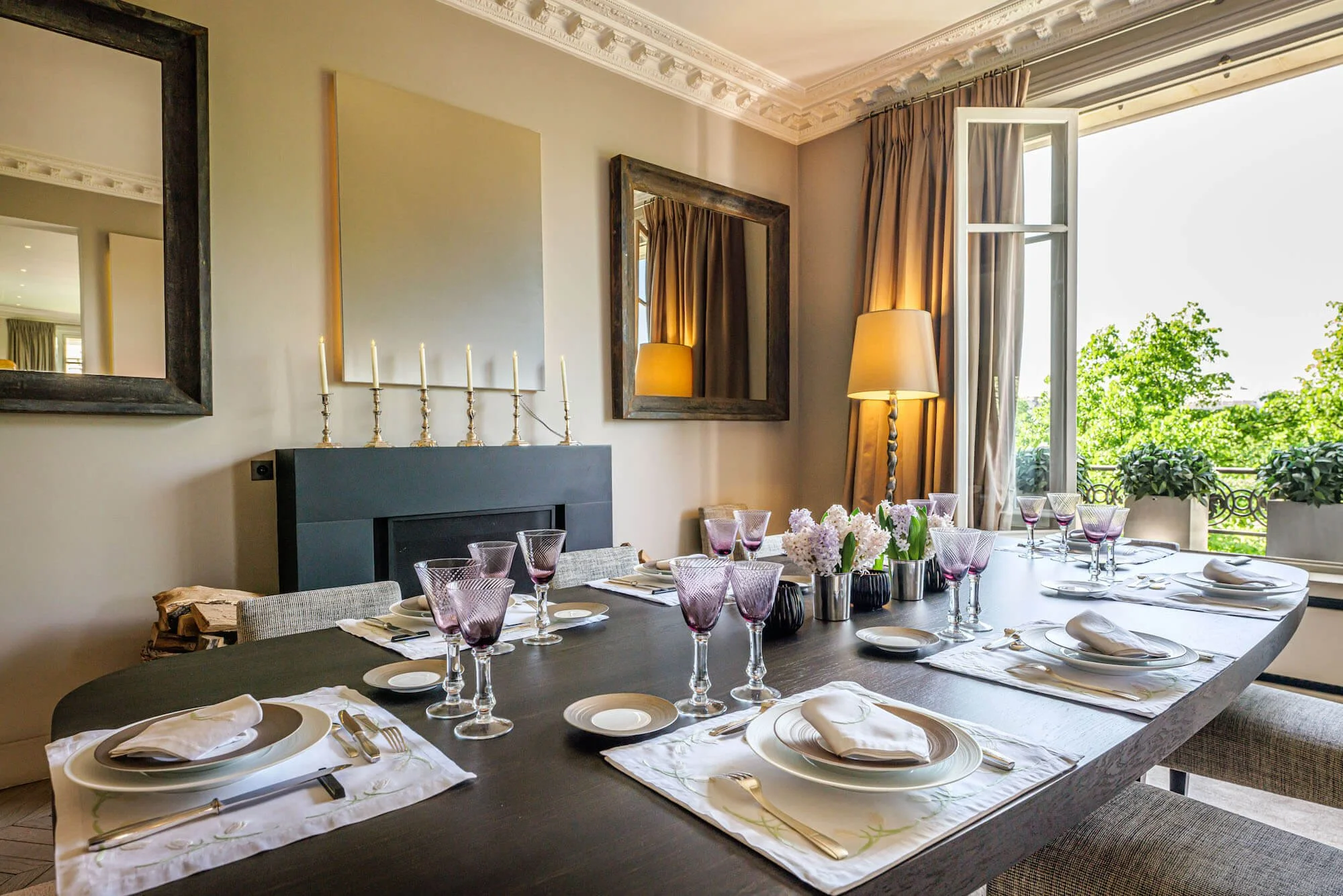 paris corporate housing dining room