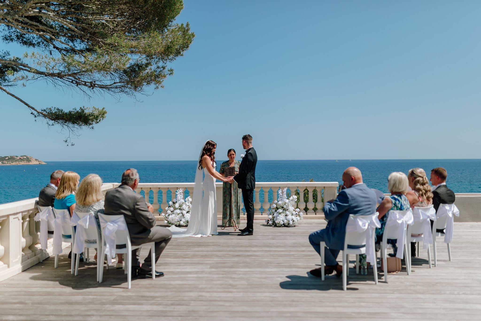 micro wedding in France ceremony