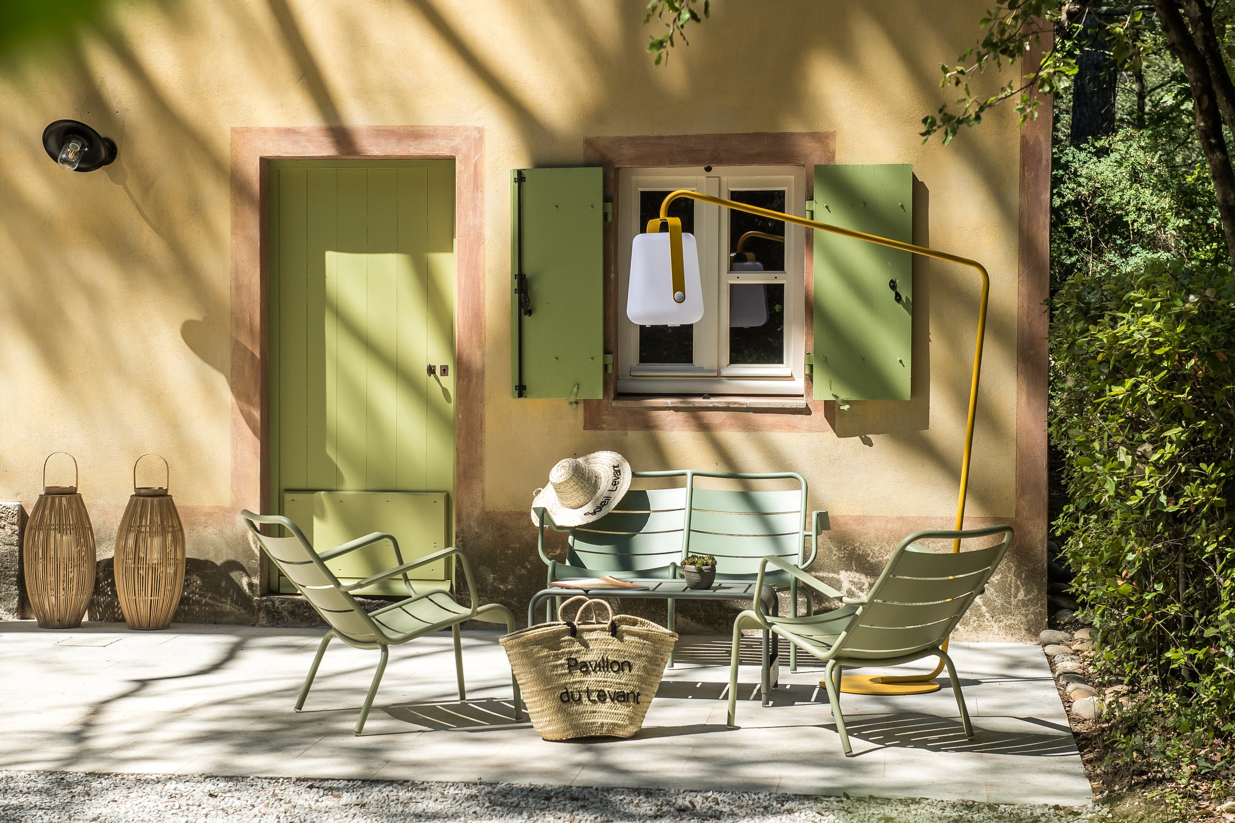 Chateau Avignon for rent terrace
