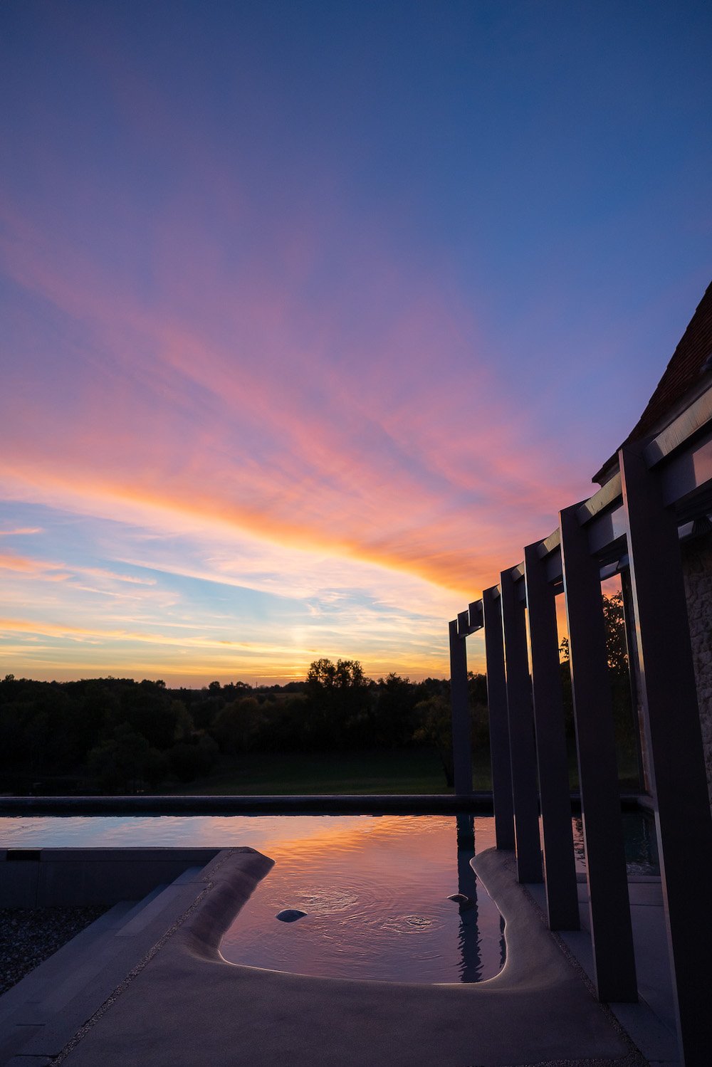 luxury villa Gironde by night