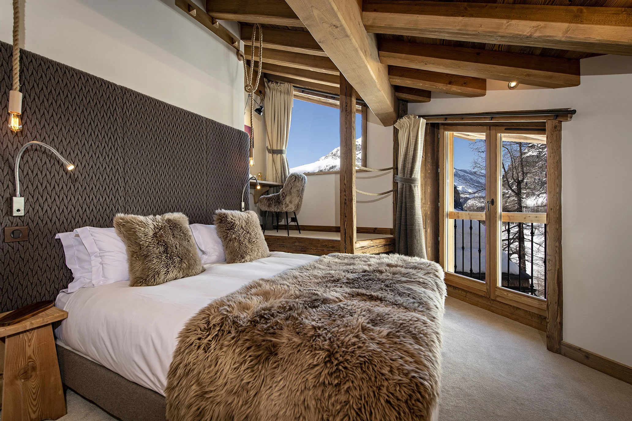 La Balme Val d'Isere bedroom