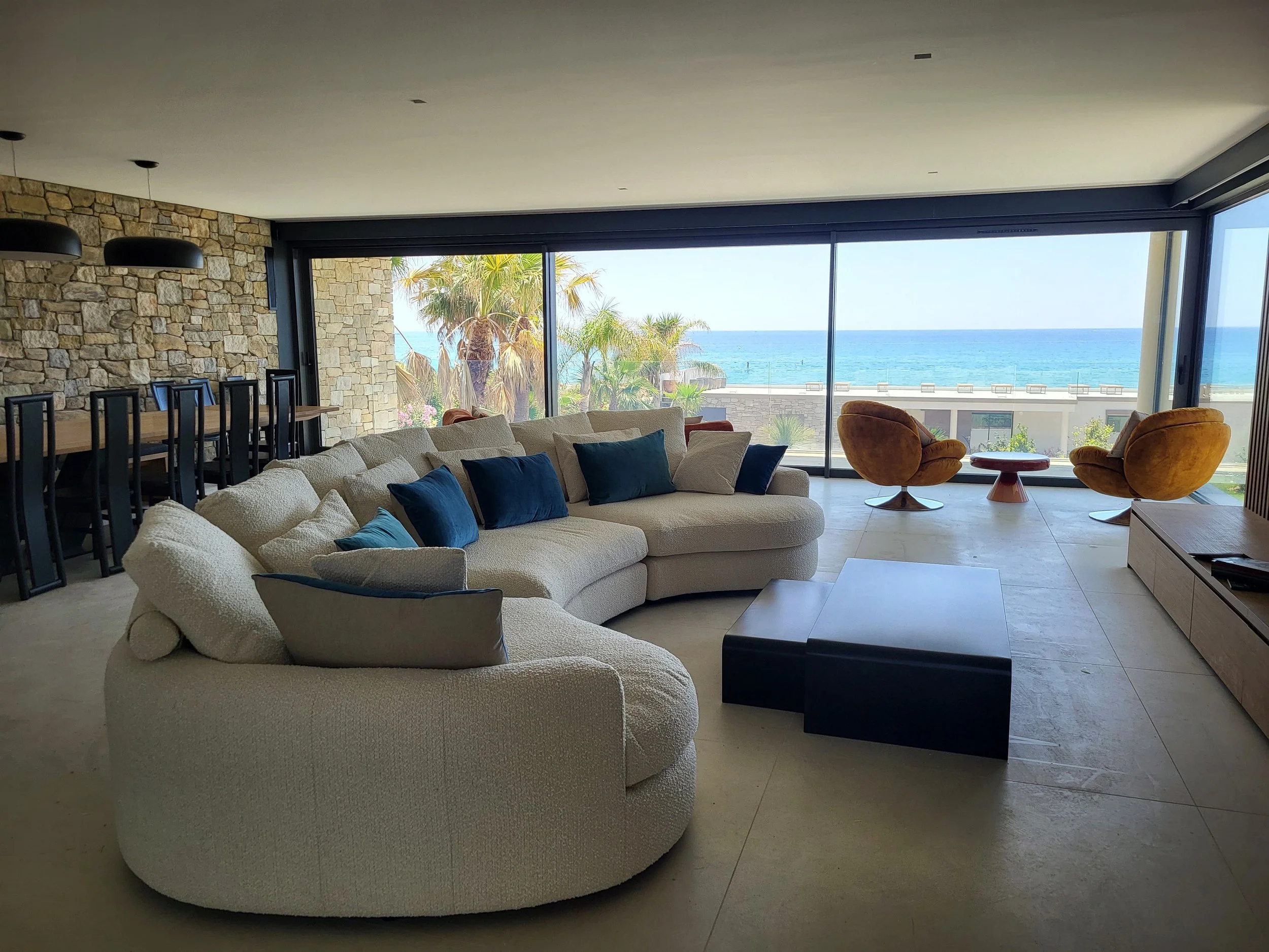 corporate retreat venue la ciotat living room