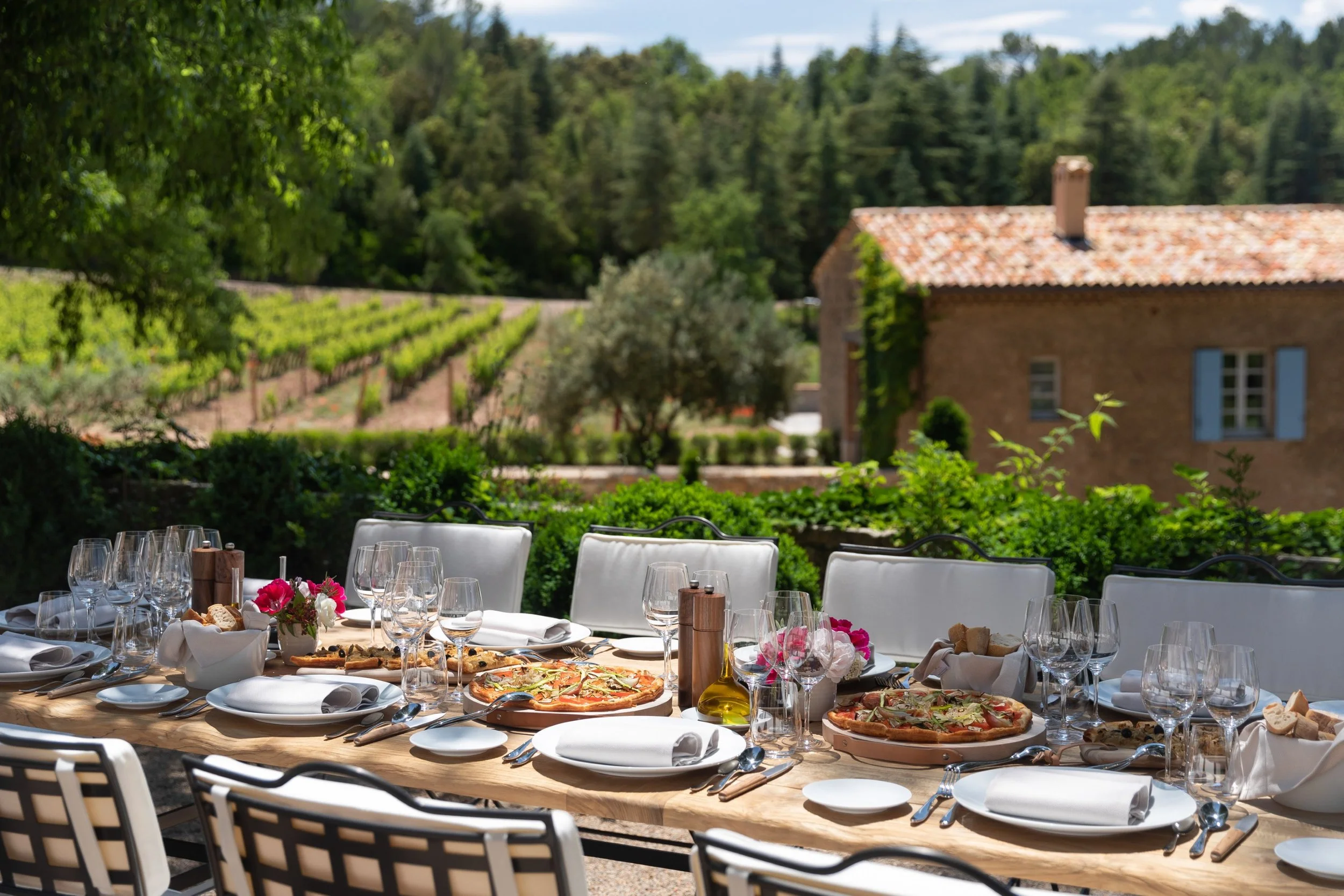 vineyard vacation rentals in France table
