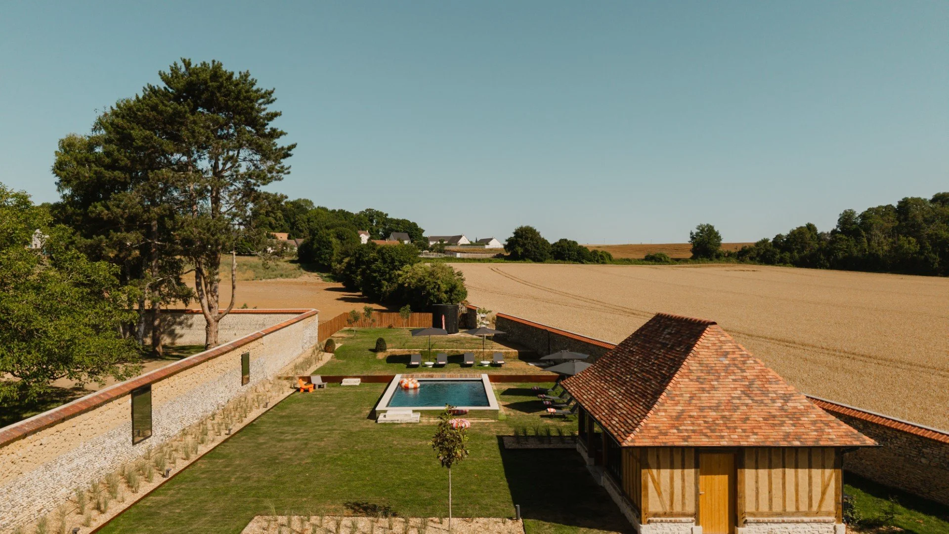 séminaire in vexin outdoor pool