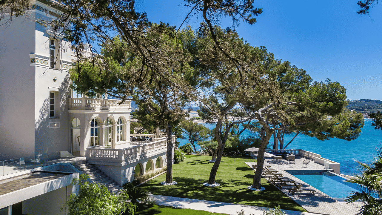remote beach house rental​