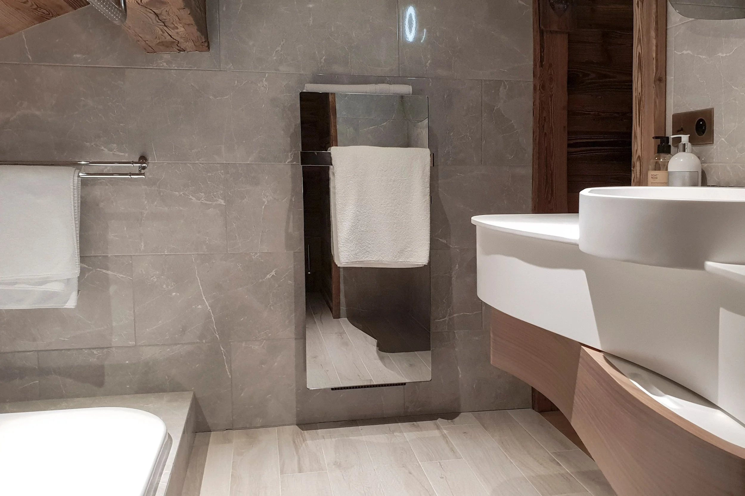 Luxury chalet for rent in Megève Mont Blanc bathroom
