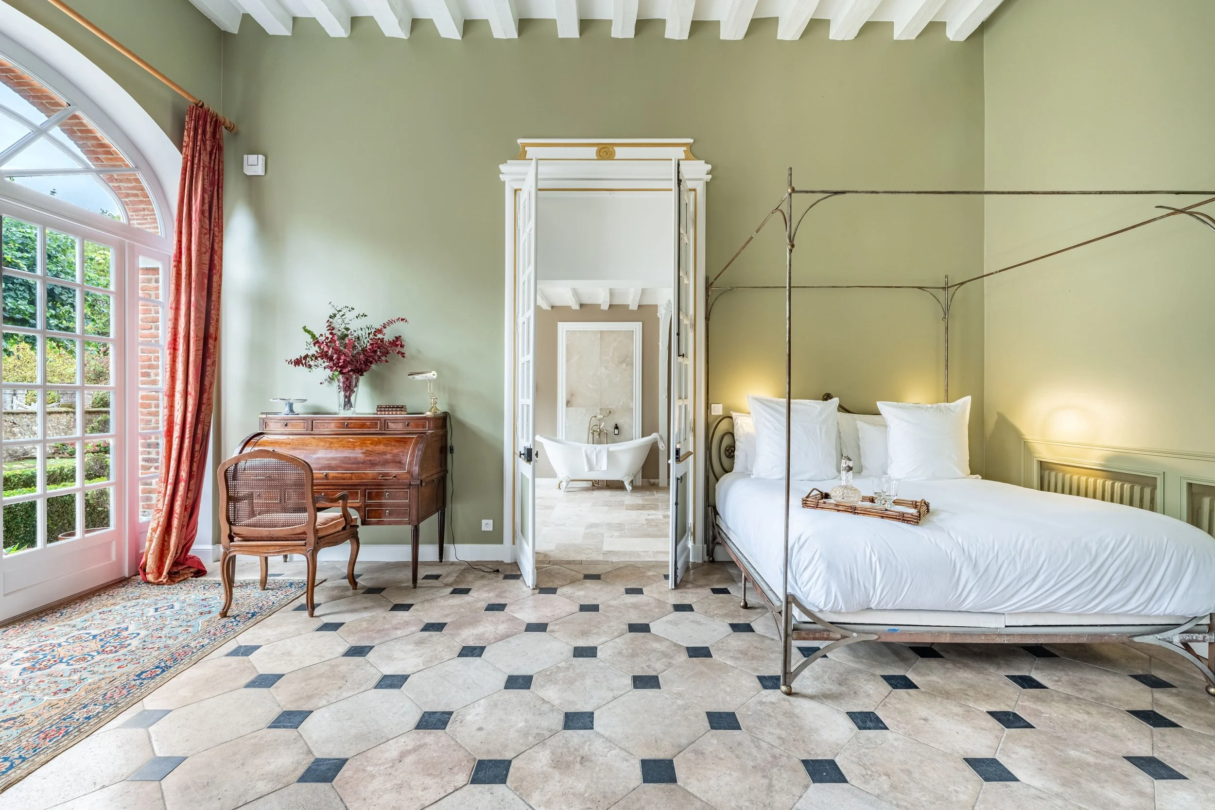 séminaire lyons la forêt bedroom