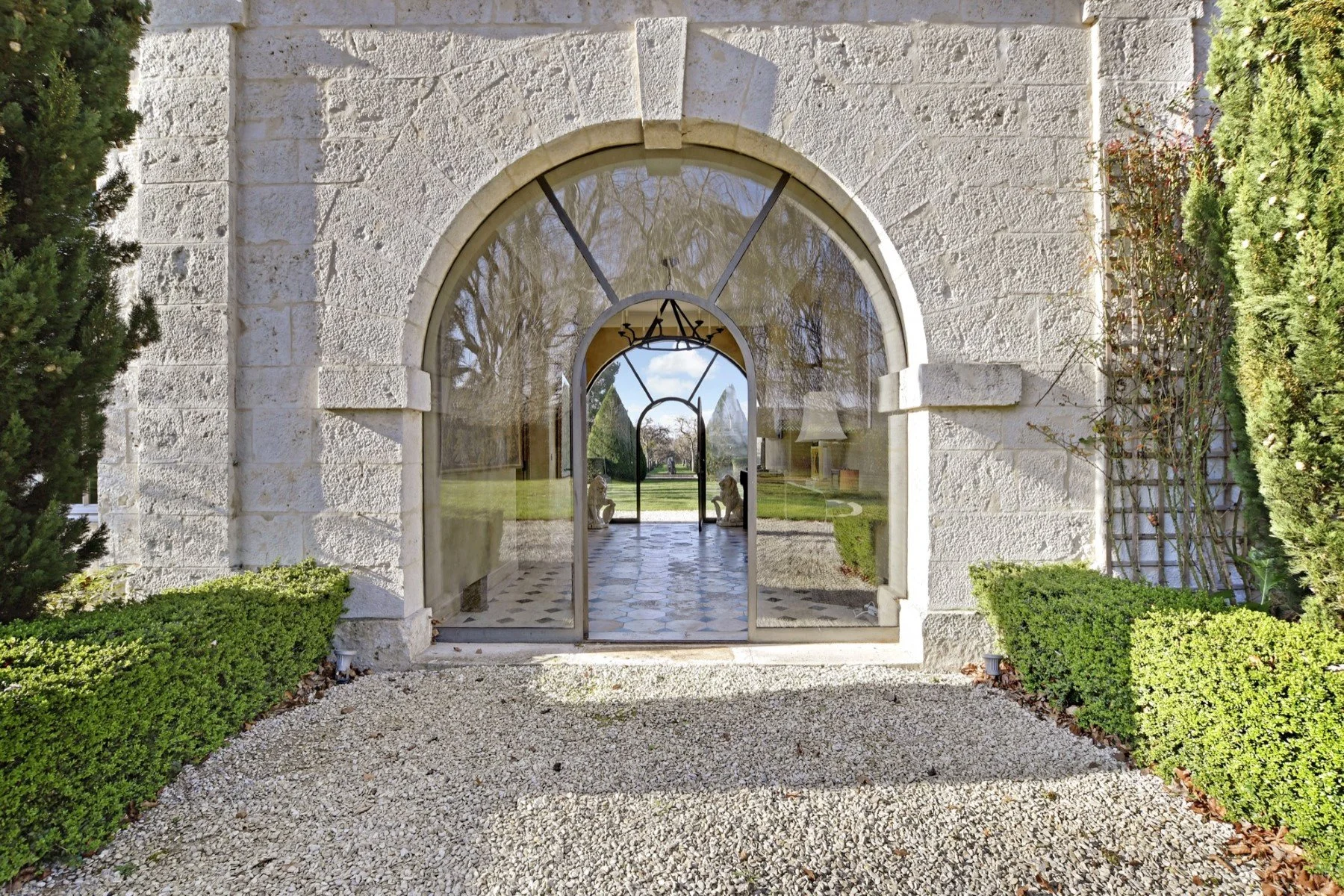 Wedding in Thoiry entrance