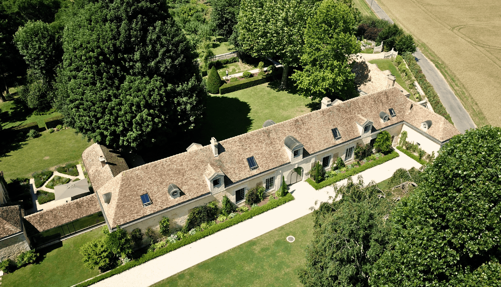 Luxury wedding in Thoiry near Paris