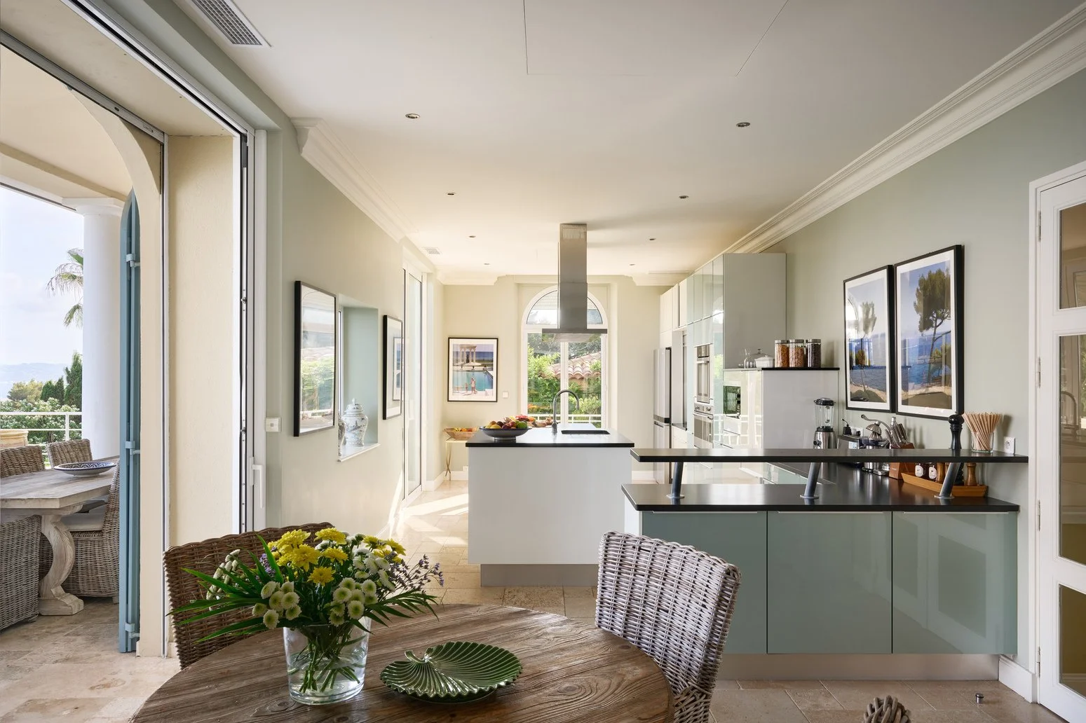 luxury villa in South of France in Sainte-Maxime kitchen