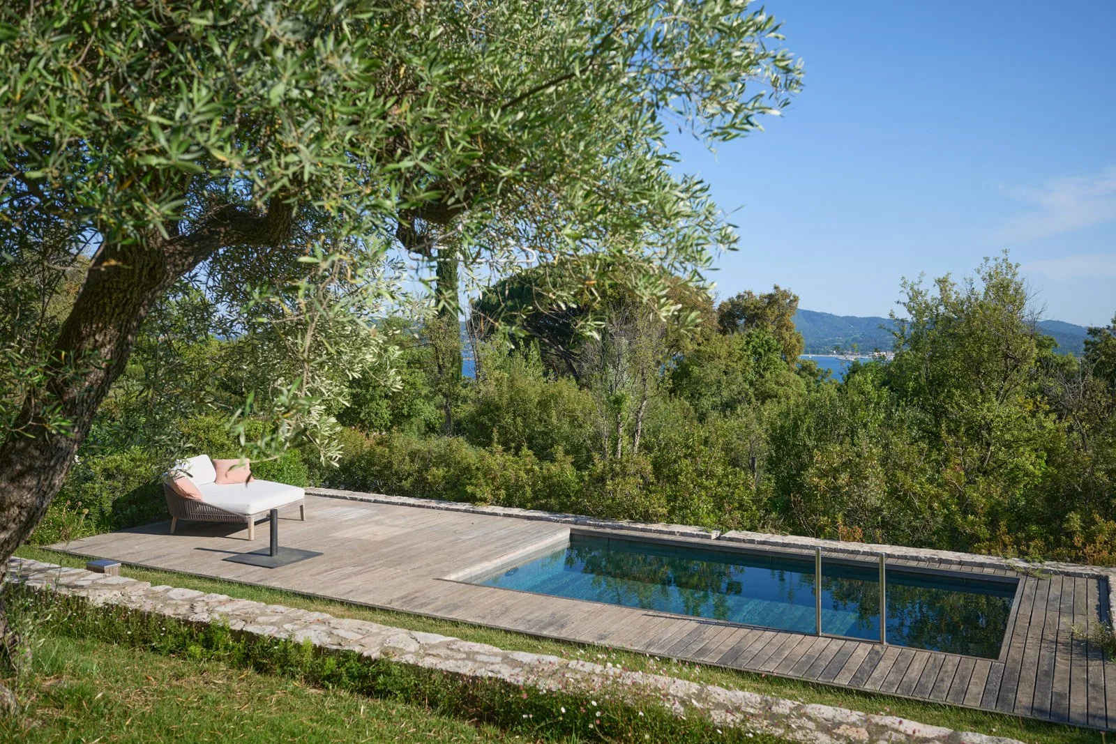 Luxury villa rental Beauvallon swimming pool