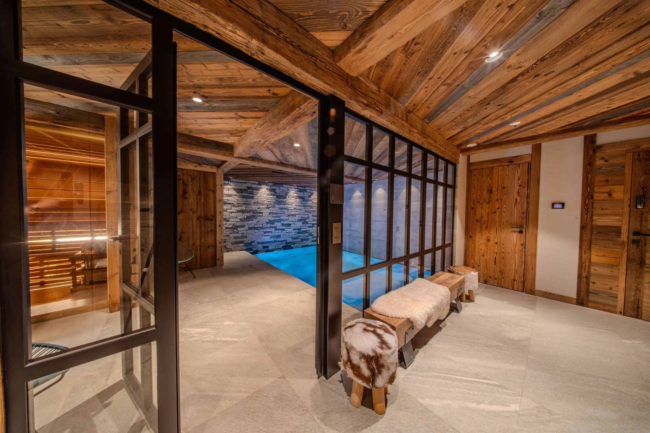 Luxury chalet in Val d'Isère village indoor pool